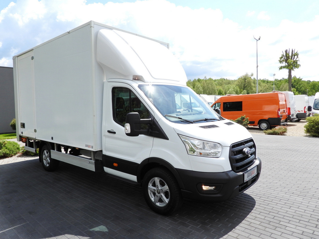 FORD TRANSIT BOX LIFT 8 PALLETS CRUISE CONTROL LED LIGHTS AIR CONDITIONING 130HP - Furgoneta frigorifica: foto 4 FORD TRANSIT BOX LIFT 8 PALLETS CRUISE CONTROL LED LIGHTS AIR CONDITIONING 130HP - Furgoneta frigorifica: foto 4
