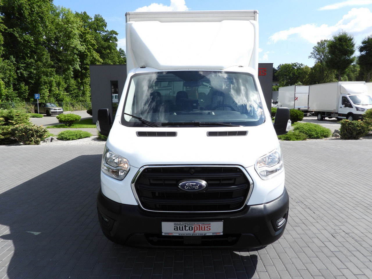 FORD TRANSIT BOX LIFT 8 PALLETS CRUISE CONTROL LED LIGHTS TWIN WHEELS AIR CONDITIONING  130HP - Furgoneta caja cerrada: foto 5 FORD TRANSIT BOX LIFT 8 PALLETS CRUISE CONTROL LED LIGHTS TWIN WHEELS AIR CONDITIONING  130HP - Furgoneta caja cerrada: foto 5
