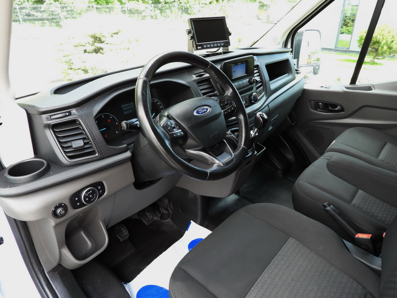FORD TRANSIT BOX LIFT 8 PALLETS CRUISE CONTROL LED LIGHTS TWIN WHEELS AIR CONDITIONING 130HP - Furgoneta frigorifica: foto 2 FORD TRANSIT BOX LIFT 8 PALLETS CRUISE CONTROL LED LIGHTS TWIN WHEELS AIR CONDITIONING 130HP - Furgoneta frigorifica: foto 2