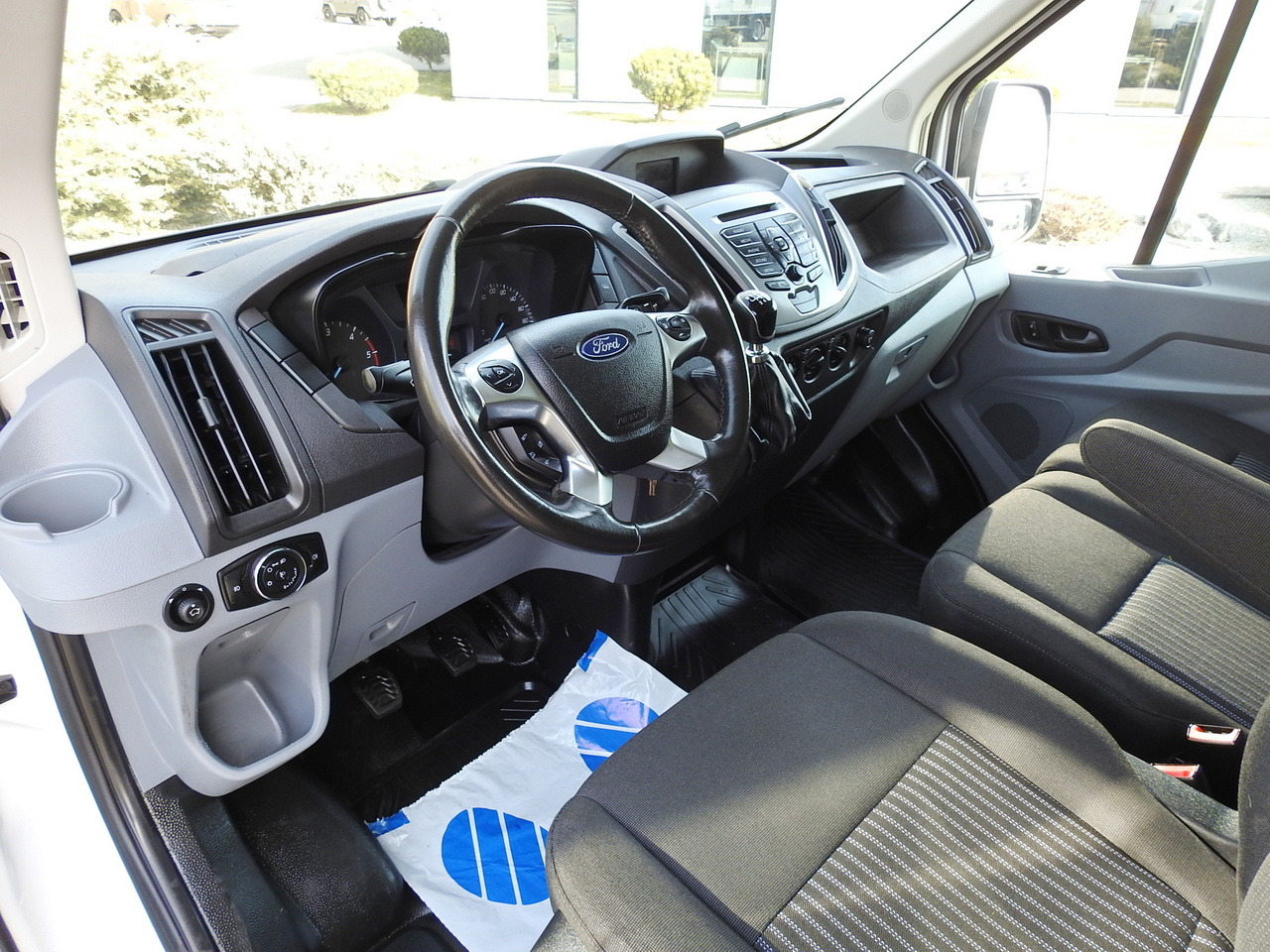 FORD TRANSIT BOX LIFT 8 PALLETS CRUISE CONTROL LED LIGHTS TWIN WHEELS AIR CONDITIONING 170HP - Furgoneta frigorifica: foto 2 FORD TRANSIT BOX LIFT 8 PALLETS CRUISE CONTROL LED LIGHTS TWIN WHEELS AIR CONDITIONING 170HP - Furgoneta frigorifica: foto 2