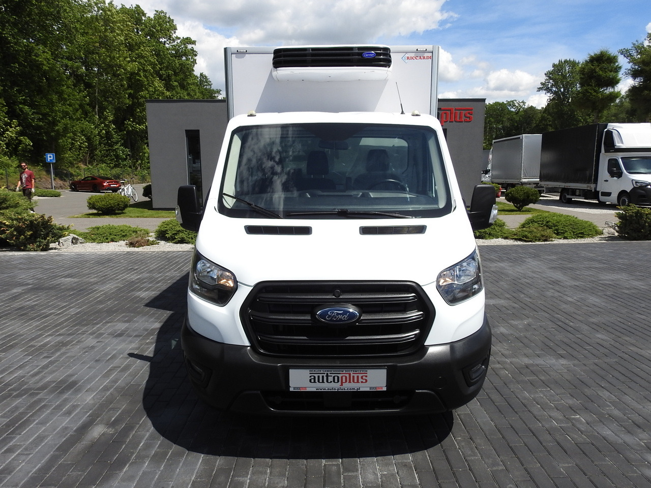FORD TRANSIT REGRIGERATOR BOX 0*C POWER SUPPLY 230V CRUISE CONTROL AIR CONDITIONING TWIN WHEELS  170HP - Furgoneta frigorifica: foto 5 FORD TRANSIT REGRIGERATOR BOX 0*C POWER SUPPLY 230V CRUISE CONTROL AIR CONDITIONING TWIN WHEELS  170HP - Furgoneta frigorifica: foto 5