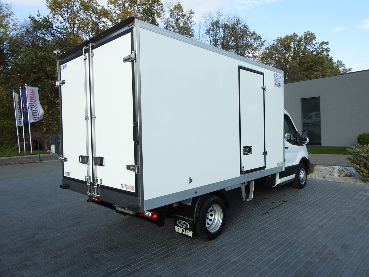 Arrendamiento de FORD TRANSIT REGRIGERATOR BOX -10*C POWER SUPPLY 230V CRUISE CONTROL AIR CONDITIONING LED LIGHTS PNEUMATICS TWIN WHEELS  130HP FORD TRANSIT REGRIGERATOR BOX -10*C POWER SUPPLY 230V CRUISE CONTROL AIR CONDITIONING LED LIGHTS PNEUMATICS TWIN WHEELS  130HP: foto 14
