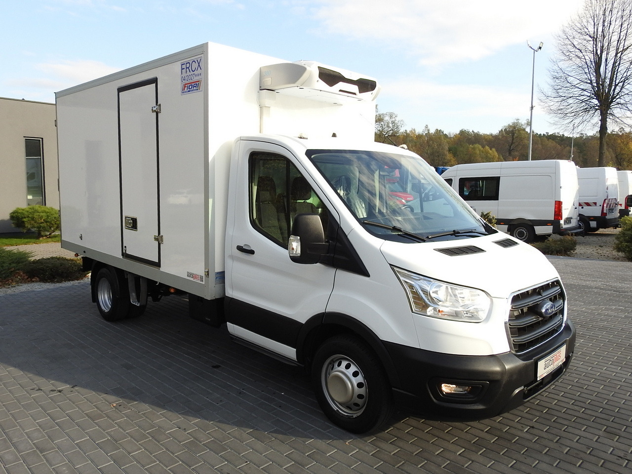 FORD TRANSIT REGRIGERATOR BOX -10*C POWER SUPPLY 230V CRUISE CONTROL AIR CONDITIONING LED LIGHTS PNEUMATICS TWIN WHEELS 130HP - Furgoneta frigorifica: foto 4 FORD TRANSIT REGRIGERATOR BOX -10*C POWER SUPPLY 230V CRUISE CONTROL AIR CONDITIONING LED LIGHTS PNEUMATICS TWIN WHEELS 130HP - Furgoneta frigorifica: foto 4