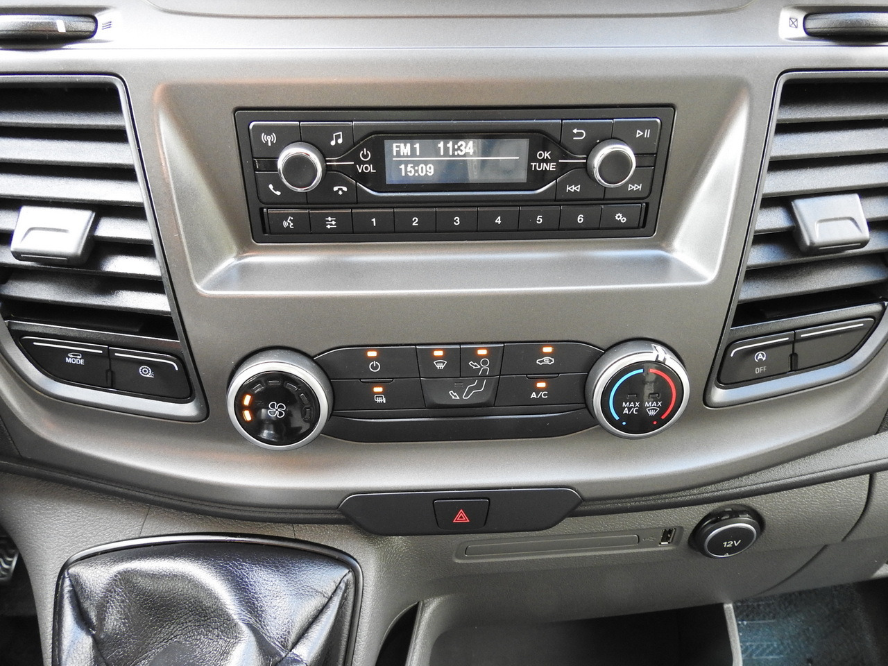 Arrendamiento de FORD TRANSIT REGRIGERATOR BOX -10*C POWER SUPPLY 230V CRUISE CONTROL AIR CONDITIONING LED LIGHTS PNEUMATICS TWIN WHEELS  130HP FORD TRANSIT REGRIGERATOR BOX -10*C POWER SUPPLY 230V CRUISE CONTROL AIR CONDITIONING LED LIGHTS PNEUMATICS TWIN WHEELS  130HP: foto 40