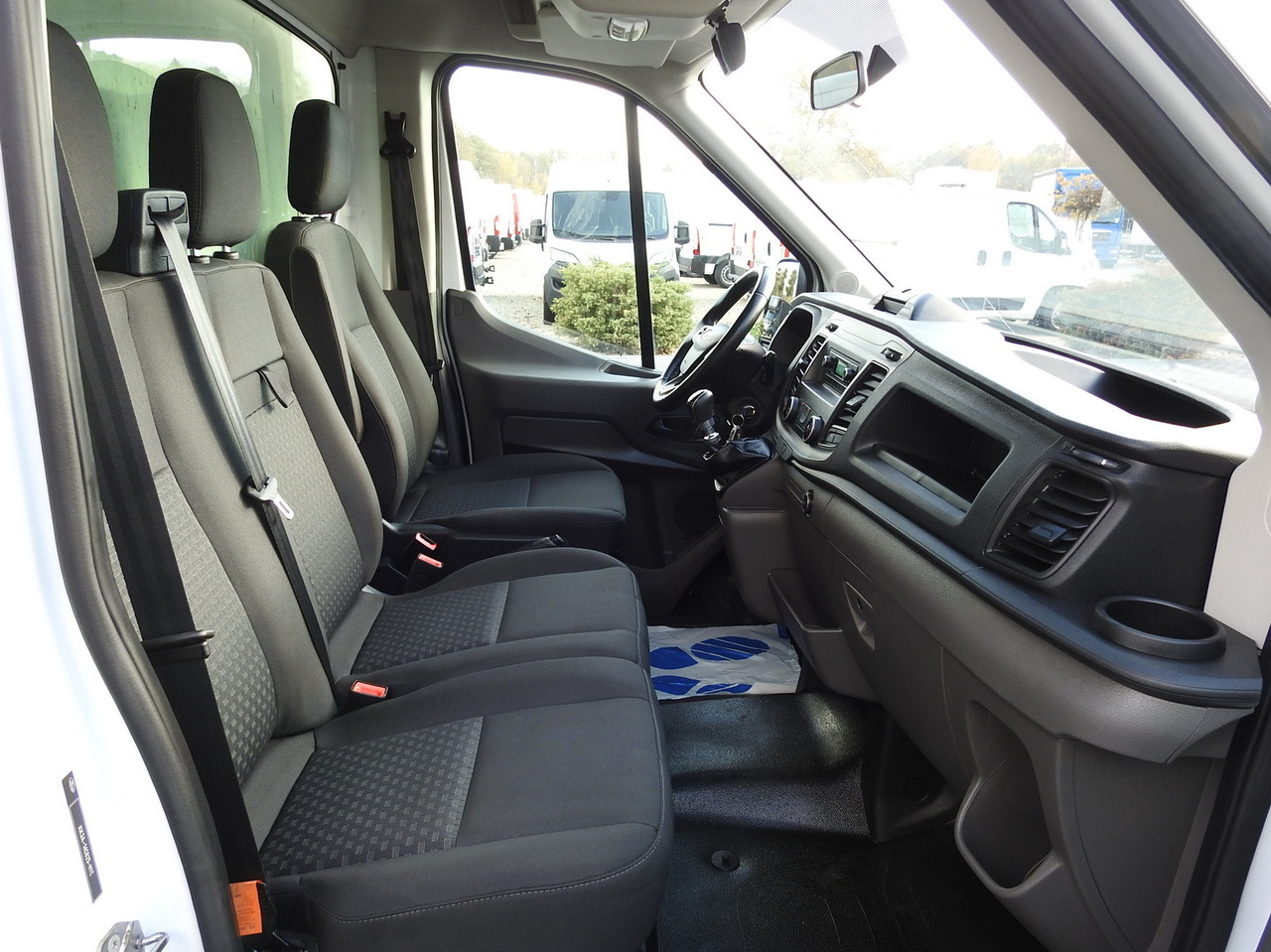 Arrendamiento de FORD TRANSIT REGRIGERATOR BOX -10*C POWER SUPPLY 230V CRUISE CONTROL AIR CONDITIONING LED LIGHTS PNEUMATICS TWIN WHEELS  130HP FORD TRANSIT REGRIGERATOR BOX -10*C POWER SUPPLY 230V CRUISE CONTROL AIR CONDITIONING LED LIGHTS PNEUMATICS TWIN WHEELS  130HP: foto 45