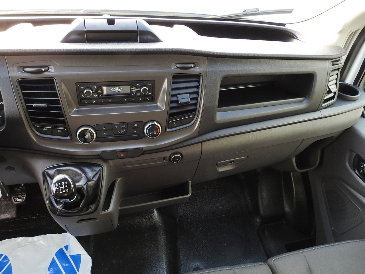Arrendamiento de FORD TRANSIT REGRIGERATOR BOX -10*C POWER SUPPLY 230V CRUISE CONTROL AIR CONDITIONING LED LIGHTS PNEUMATICS TWIN WHEELS  130HP FORD TRANSIT REGRIGERATOR BOX -10*C POWER SUPPLY 230V CRUISE CONTROL AIR CONDITIONING LED LIGHTS PNEUMATICS TWIN WHEELS  130HP: foto 38