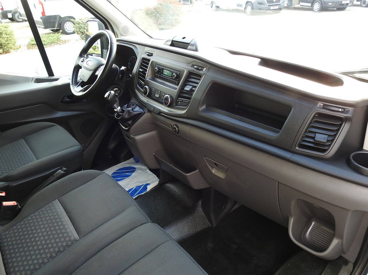 Arrendamiento de FORD TRANSIT REGRIGERATOR BOX -10*C POWER SUPPLY 230V CRUISE CONTROL AIR CONDITIONING LED LIGHTS PNEUMATICS TWIN WHEELS  130HP FORD TRANSIT REGRIGERATOR BOX -10*C POWER SUPPLY 230V CRUISE CONTROL AIR CONDITIONING LED LIGHTS PNEUMATICS TWIN WHEELS  130HP: foto 47