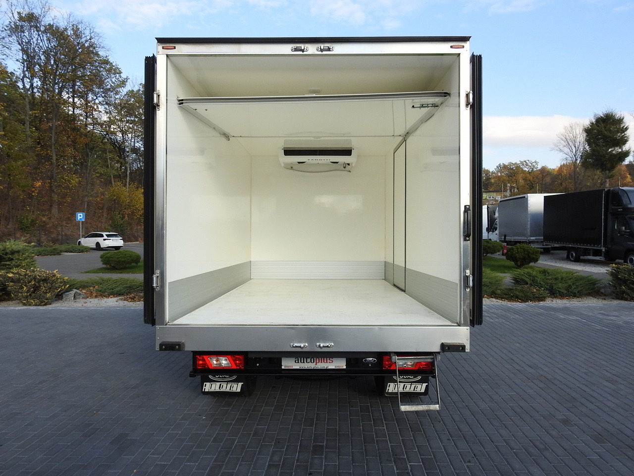 Arrendamiento de FORD TRANSIT REGRIGERATOR BOX -10*C POWER SUPPLY 230V CRUISE CONTROL AIR CONDITIONING LED LIGHTS PNEUMATICS TWIN WHEELS  130HP FORD TRANSIT REGRIGERATOR BOX -10*C POWER SUPPLY 230V CRUISE CONTROL AIR CONDITIONING LED LIGHTS PNEUMATICS TWIN WHEELS  130HP: foto 12