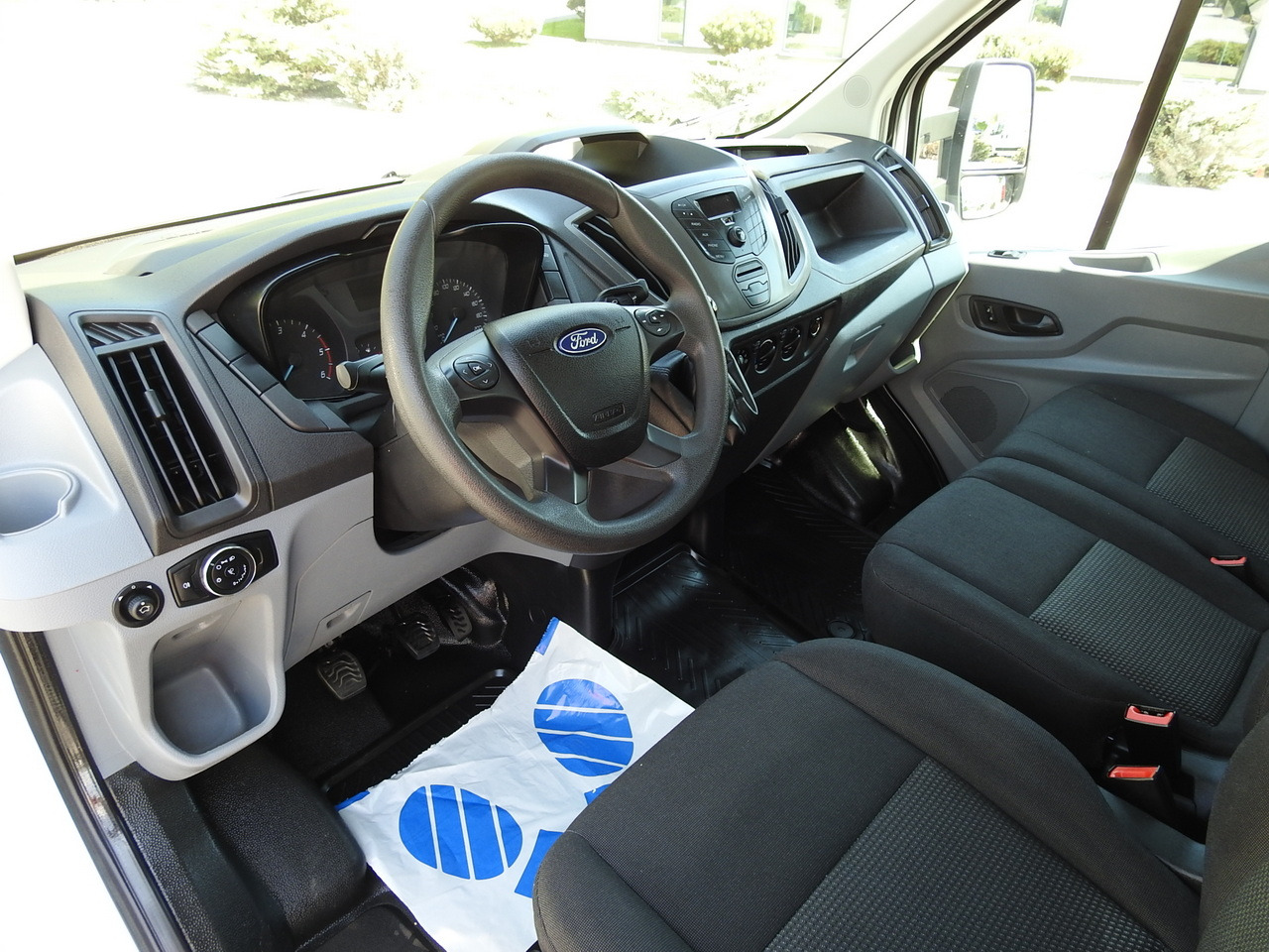 FORD TRANSIT STAKE BODY DOUBLE CABIN DOKA 7 SEATS AIR CONDITIONING 130HP - Furgoneta combi: foto 2 FORD TRANSIT STAKE BODY DOUBLE CABIN DOKA 7 SEATS AIR CONDITIONING 130HP - Furgoneta combi: foto 2