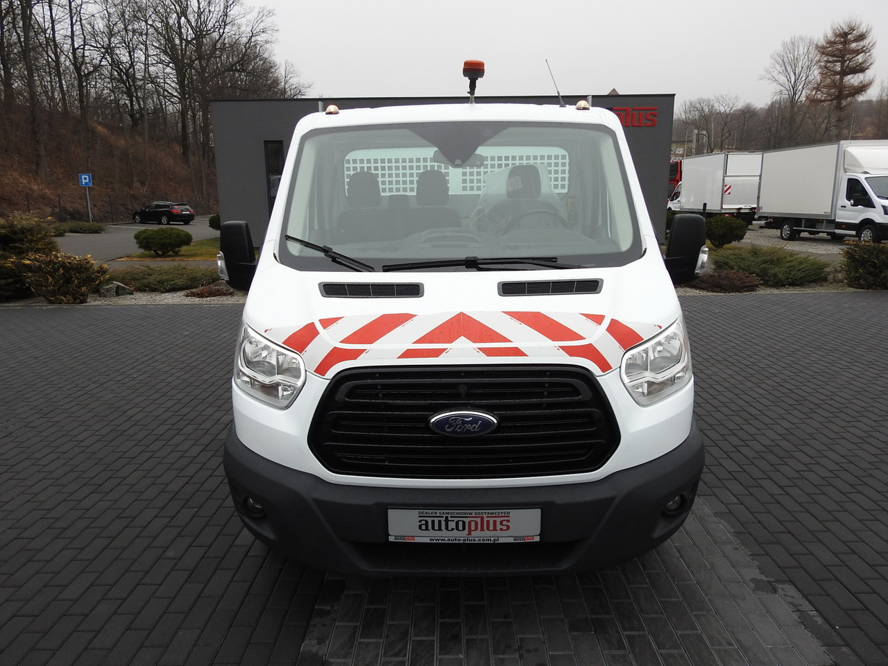 FORD TRANSIT TIPPER CRUISE CONTROL AIR CONDITIONING TWIN WHEELS 170HP - Furgoneta basculante: foto 5 FORD TRANSIT TIPPER CRUISE CONTROL AIR CONDITIONING TWIN WHEELS 170HP - Furgoneta basculante: foto 5