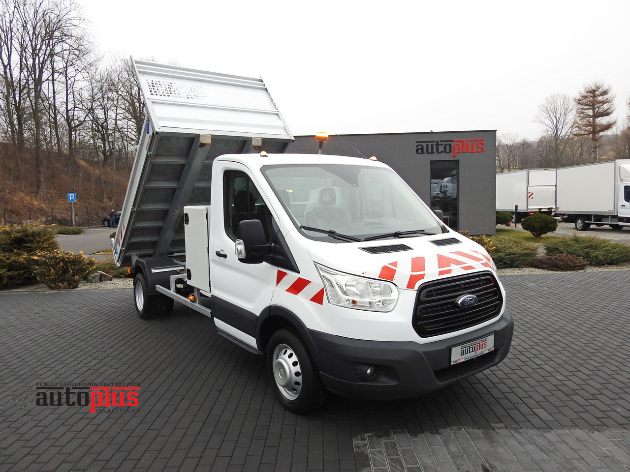 FORD TRANSIT TIPPER CRUISE CONTROL AIR CONDITIONING TWIN WHEELS 170HP - Furgoneta basculante: foto 1 FORD TRANSIT TIPPER CRUISE CONTROL AIR CONDITIONING TWIN WHEELS 170HP - Furgoneta basculante: foto 1