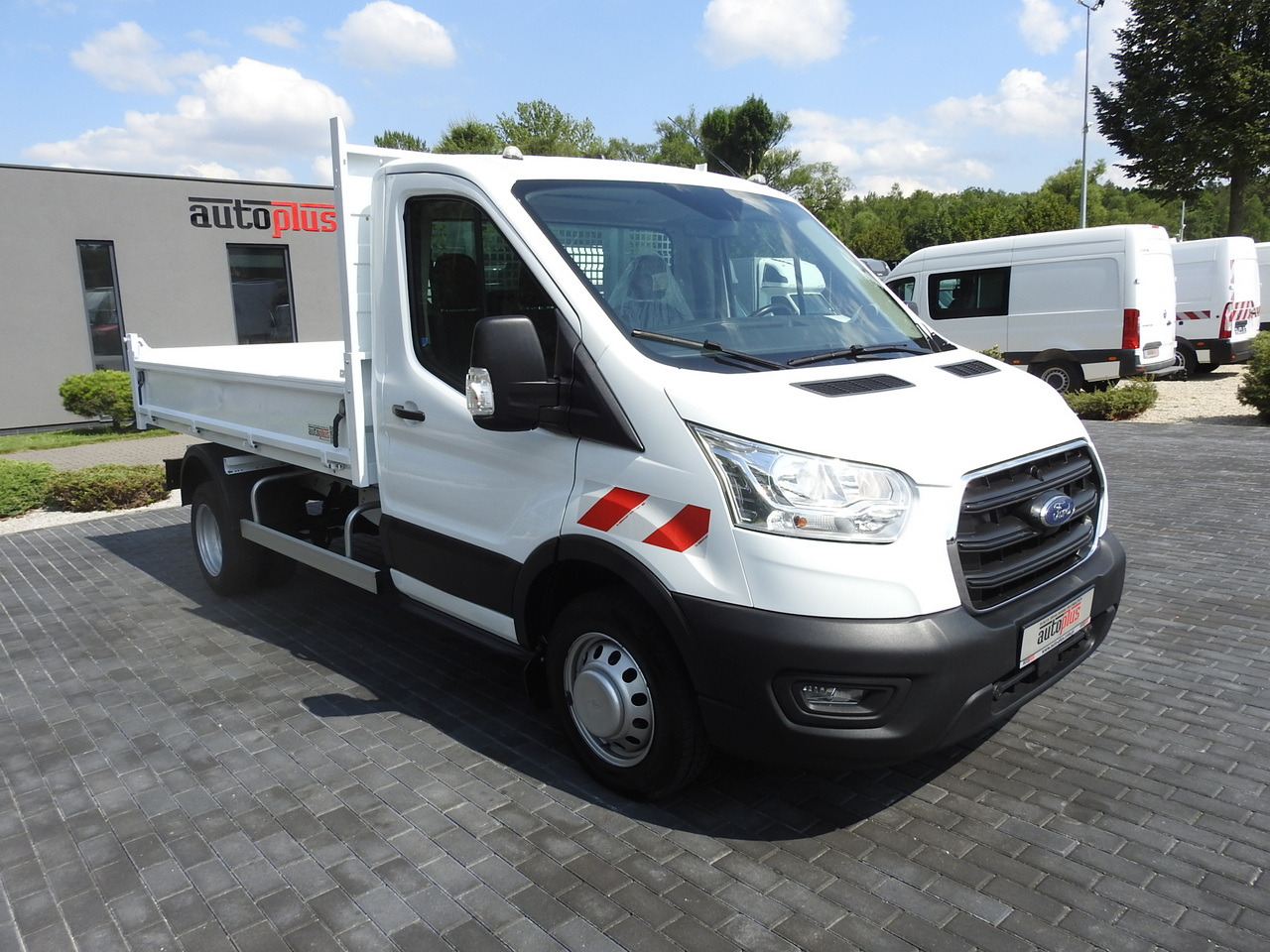 FORD TRANSIT TIPPER CRUISE CONTROL AIR CONDITIONING TWIN WHEELS 170HP - Furgoneta basculante: foto 4 FORD TRANSIT TIPPER CRUISE CONTROL AIR CONDITIONING TWIN WHEELS 170HP - Furgoneta basculante: foto 4