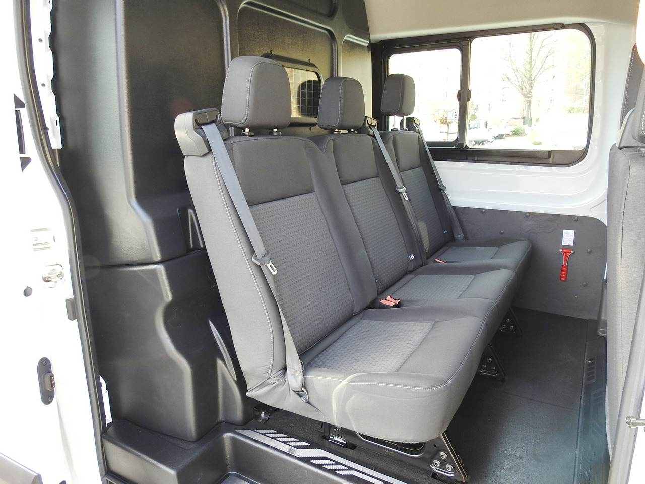 Furgoneta FORD TRANSIT BOX DELIVERY VAN 6 SEATS CRUISE CONTROL AIR CONDITIONING LED LIGHTS  130HP: foto 39