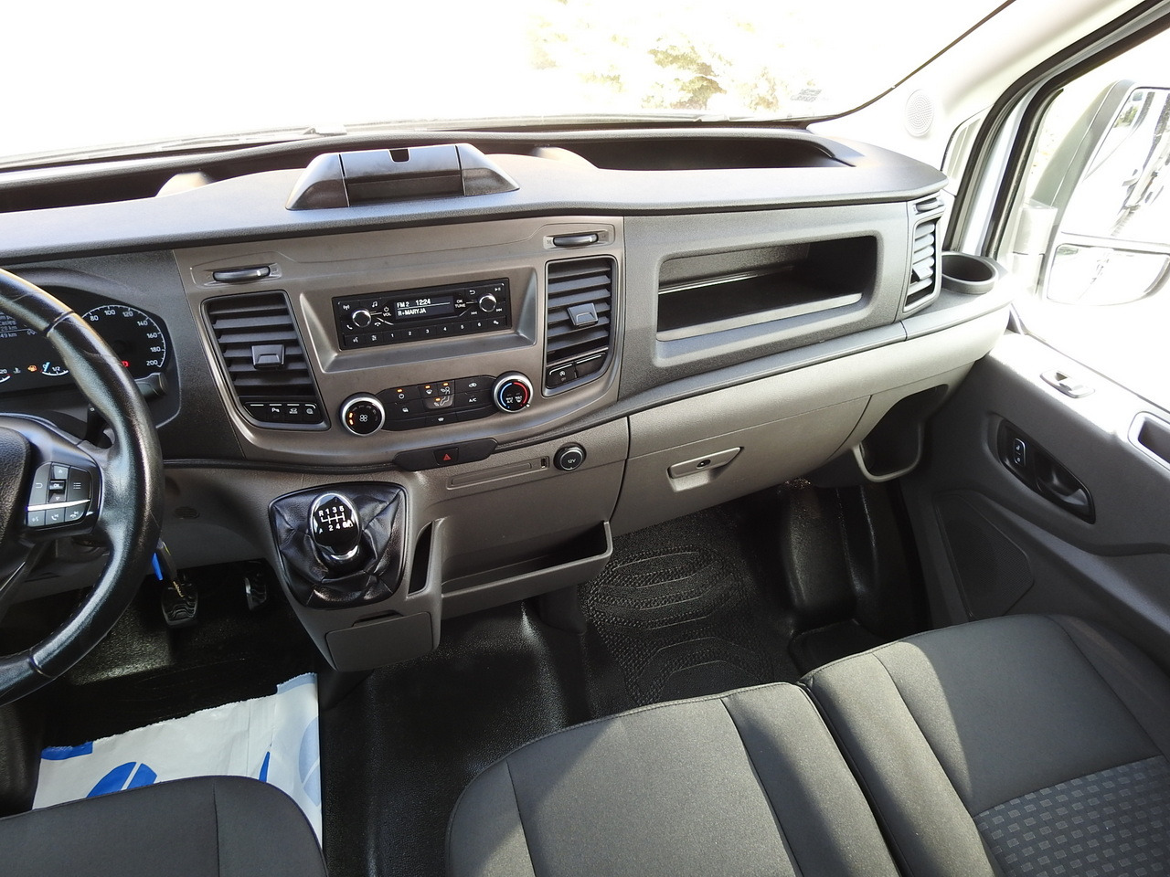 Furgoneta FORD TRANSIT BOX DELIVERY VAN 6 SEATS CRUISE CONTROL AIR CONDITIONING LED LIGHTS  130HP: foto 29