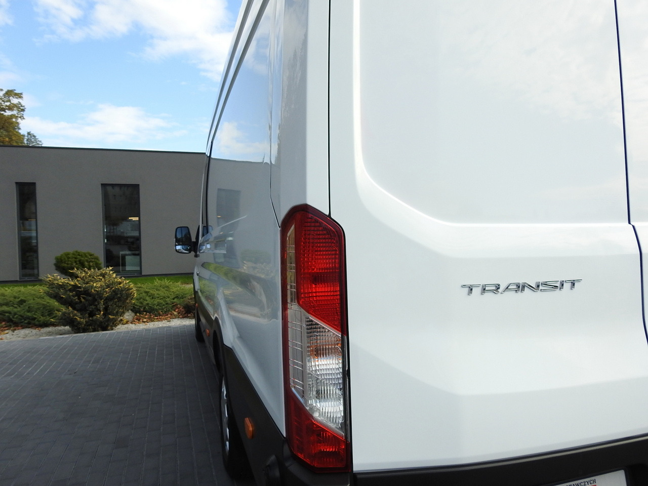 Furgoneta FORD TRANSIT BOX DELIVERY VAN 6 SEATS CRUISE CONTROL AIR CONDITIONING LED LIGHTS  130HP: foto 16