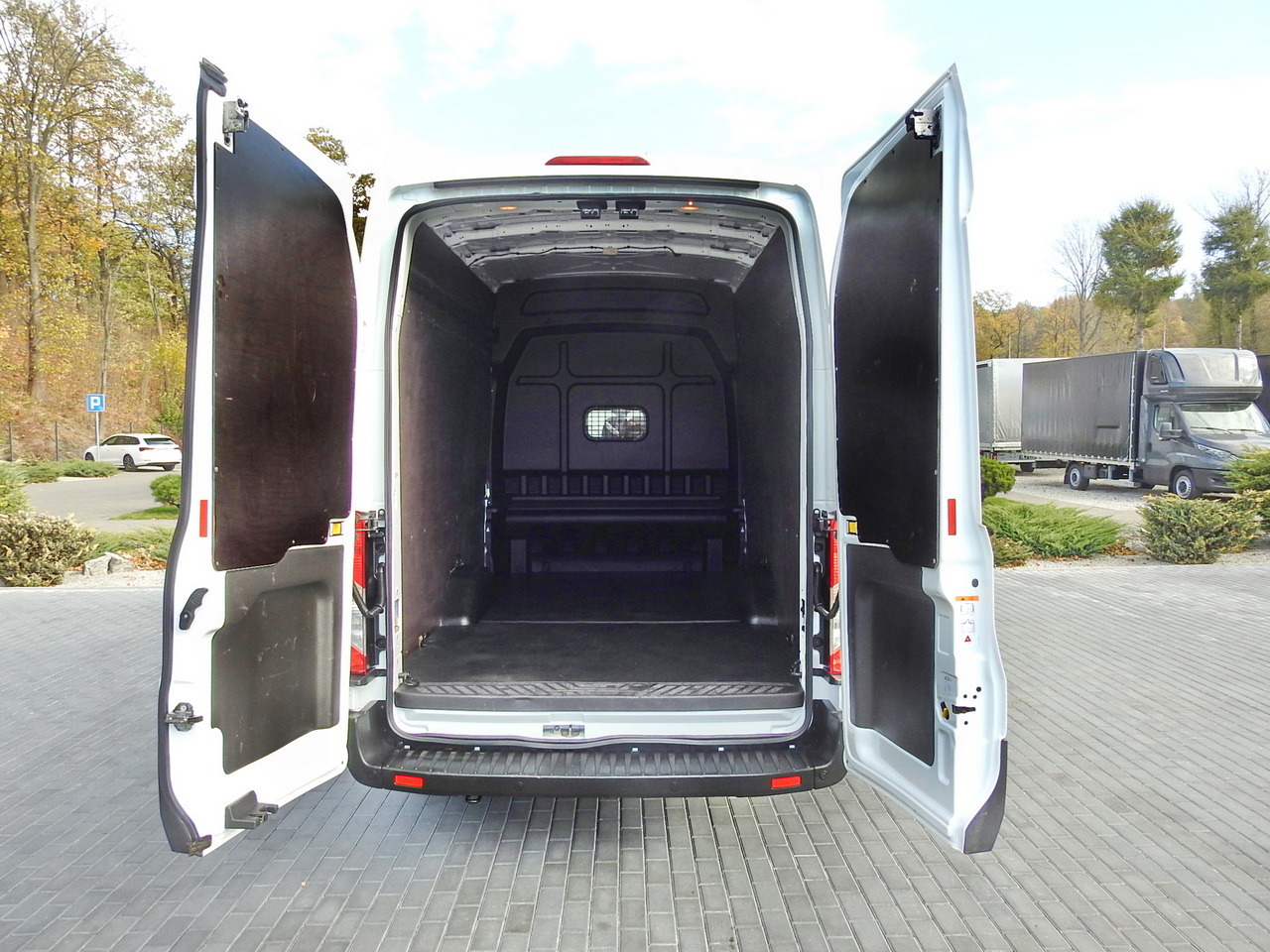 Furgoneta FORD TRANSIT BOX DELIVERY VAN 6 SEATS CRUISE CONTROL AIR CONDITIONING LED LIGHTS  130HP: foto 12