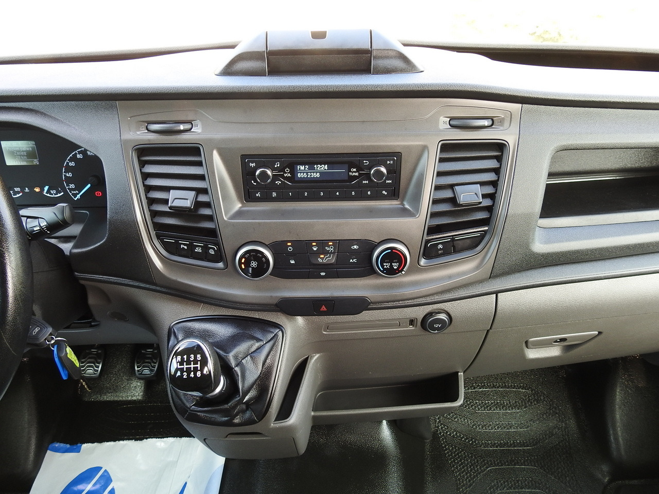 Furgoneta FORD TRANSIT BOX DELIVERY VAN 6 SEATS CRUISE CONTROL AIR CONDITIONING LED LIGHTS  130HP: foto 31