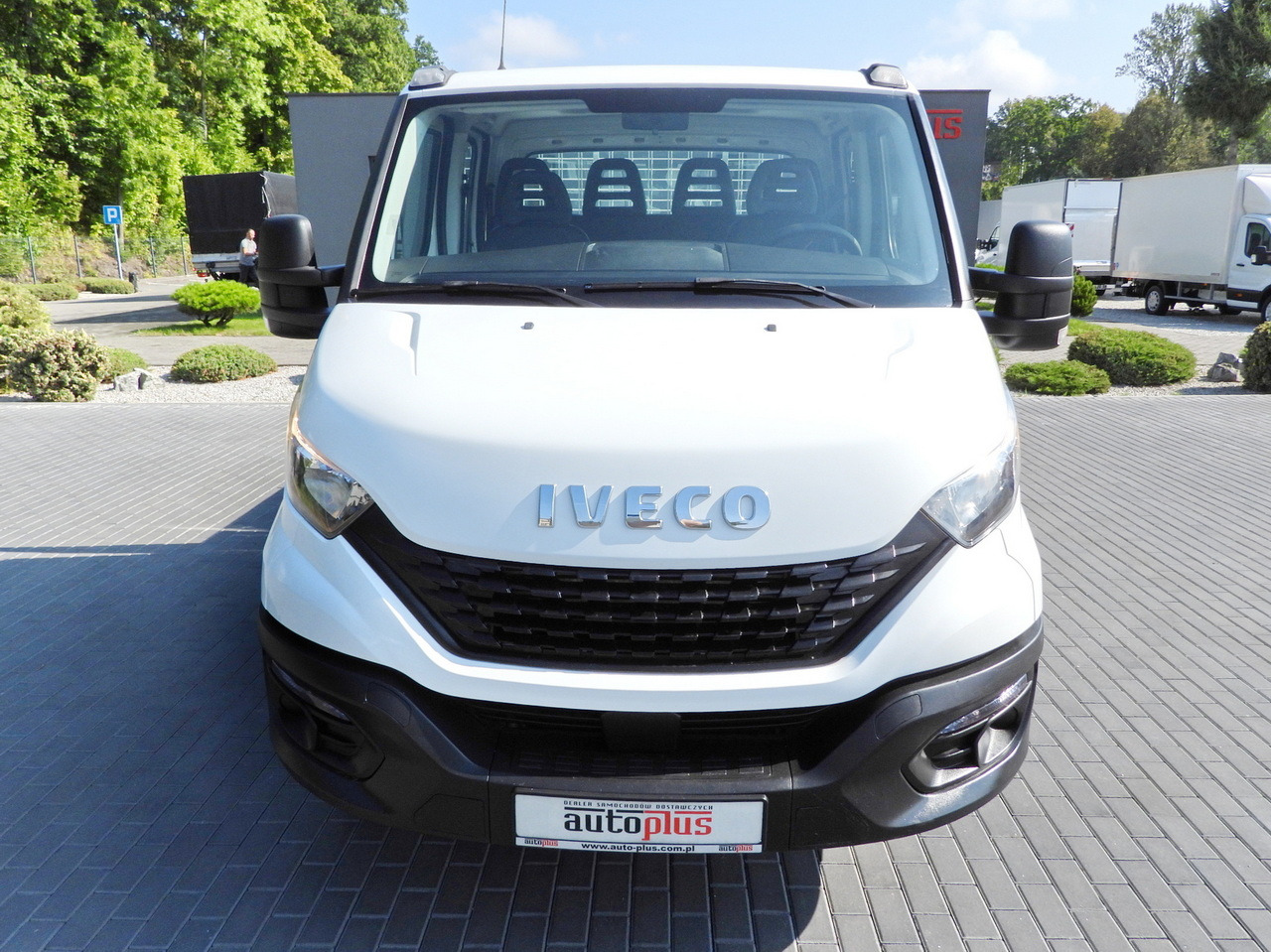 IVECO DAILY 35C16 TIPPER DOUBLE CABIN DOKA 6 SEATS TWIN WHEELS AIR CONDITIONING 160HP - Furgoneta: foto 5 IVECO DAILY 35C16 TIPPER DOUBLE CABIN DOKA 6 SEATS TWIN WHEELS AIR CONDITIONING 160HP - Furgoneta: foto 5