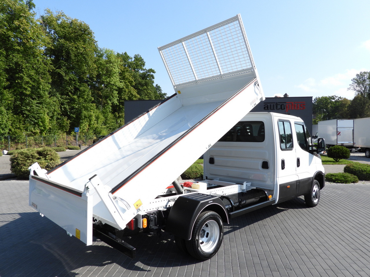 IVECO DAILY 35C16 TIPPER DOUBLE CABIN DOKA 6 SEATS TWIN WHEELS AIR CONDITIONING 160HP - Furgoneta: foto 3 IVECO DAILY 35C16 TIPPER DOUBLE CABIN DOKA 6 SEATS TWIN WHEELS AIR CONDITIONING 160HP - Furgoneta: foto 3