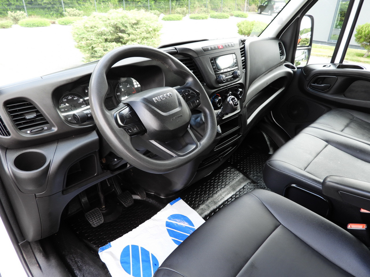 IVECO DAILY 35C14 CRUISE CONTROL TWIN WHEELS AIR CONDITIONING 140HP - Furgoneta basculante: foto 2 IVECO DAILY 35C14 CRUISE CONTROL TWIN WHEELS AIR CONDITIONING 140HP - Furgoneta basculante: foto 2