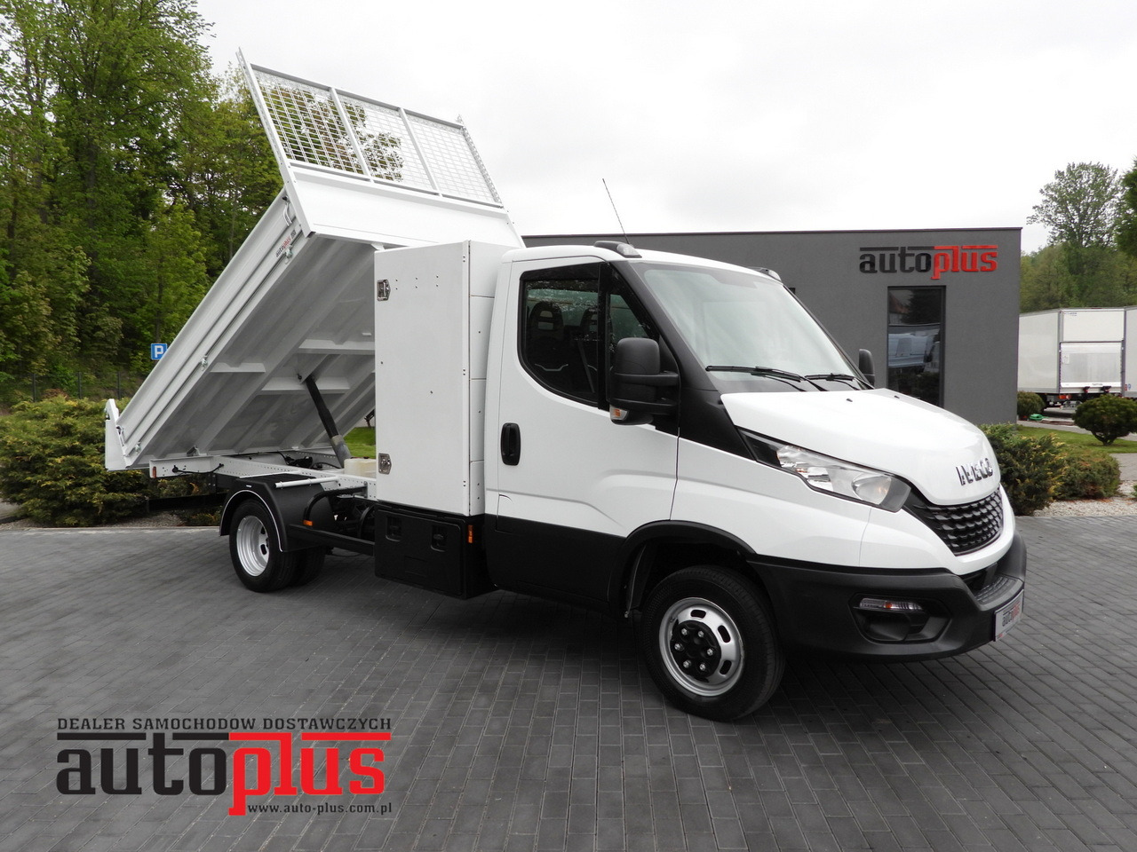 IVECO DAILY 35C14 TIPPER CRUISE CONTROL TWIN WHEELS 140HP - Furgoneta basculante: foto 1 IVECO DAILY 35C14 TIPPER CRUISE CONTROL TWIN WHEELS 140HP - Furgoneta basculante: foto 1
