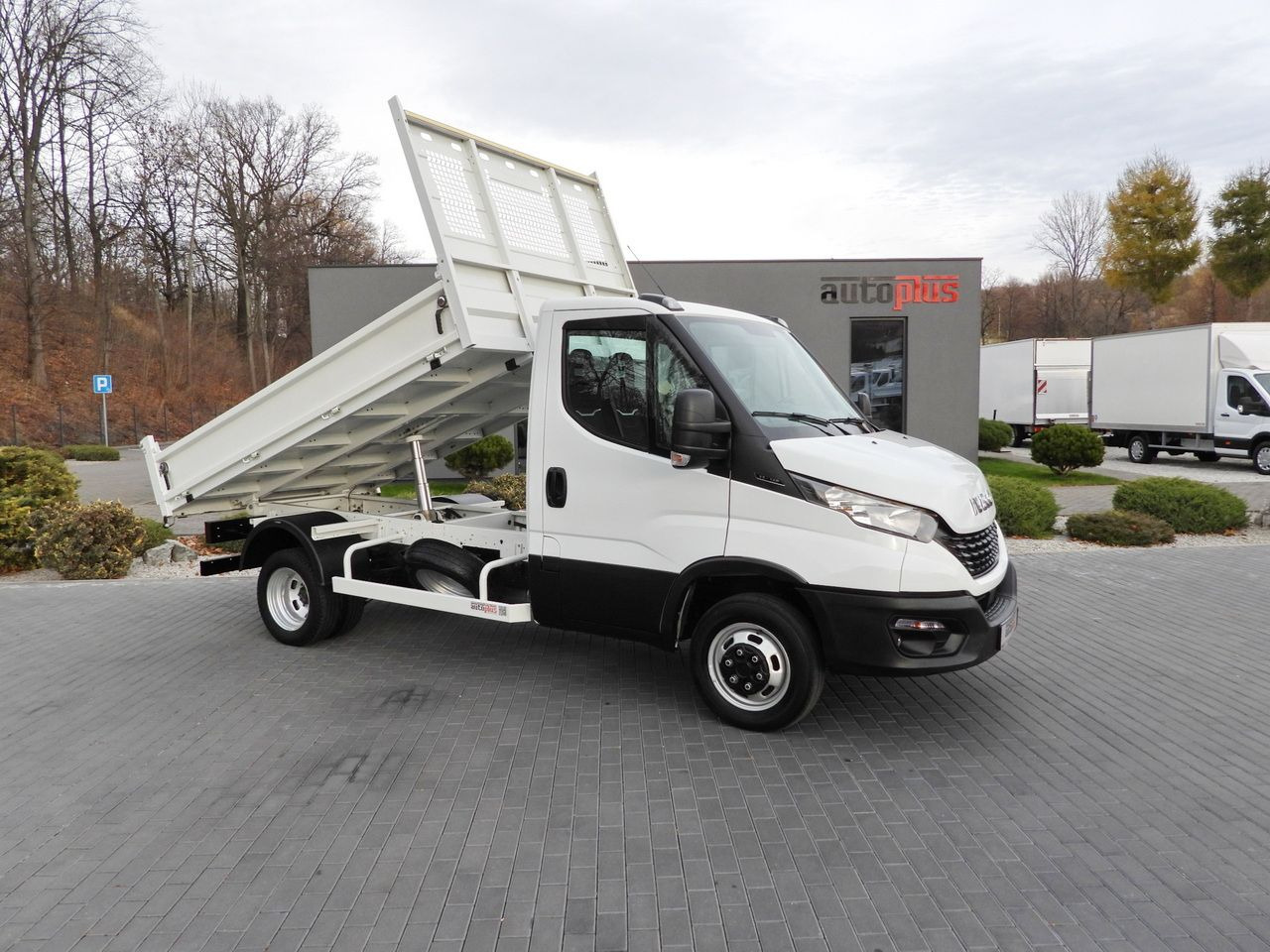 IVECO DAILY 35C14 TIPPER CRUISE CONTROL TWIN WHEELS AIR CONDITIONING 140HP - Furgoneta basculante: foto 4 IVECO DAILY 35C14 TIPPER CRUISE CONTROL TWIN WHEELS AIR CONDITIONING 140HP - Furgoneta basculante: foto 4