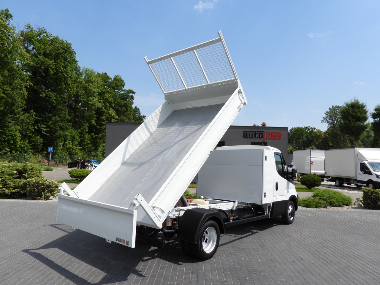 IVECO DAILY 35C15 TIPPER CRUISE CONTROL TWIN WHEELS AIR CONDITIONING 150HP - Furgoneta basculante: foto 3 IVECO DAILY 35C15 TIPPER CRUISE CONTROL TWIN WHEELS AIR CONDITIONING 150HP - Furgoneta basculante: foto 3