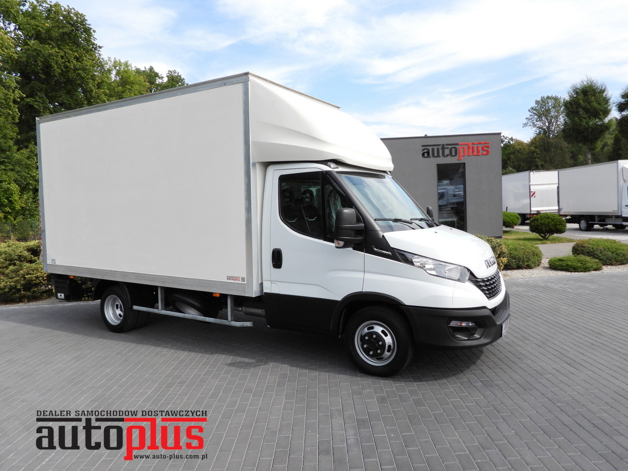 IVECO DAILY 35C16 BOX LIFT 8 PALLETS CRUISE CONTROL AUTOMATIC TRANSMISSION HI-MATIC TWIN WHEELS AIR CONDITIONING 160HP - Furgoneta caja cerrada: foto 1 IVECO DAILY 35C16 BOX LIFT 8 PALLETS CRUISE CONTROL AUTOMATIC TRANSMISSION HI-MATIC TWIN WHEELS AIR CONDITIONING 160HP - Furgoneta caja cerrada: foto 1