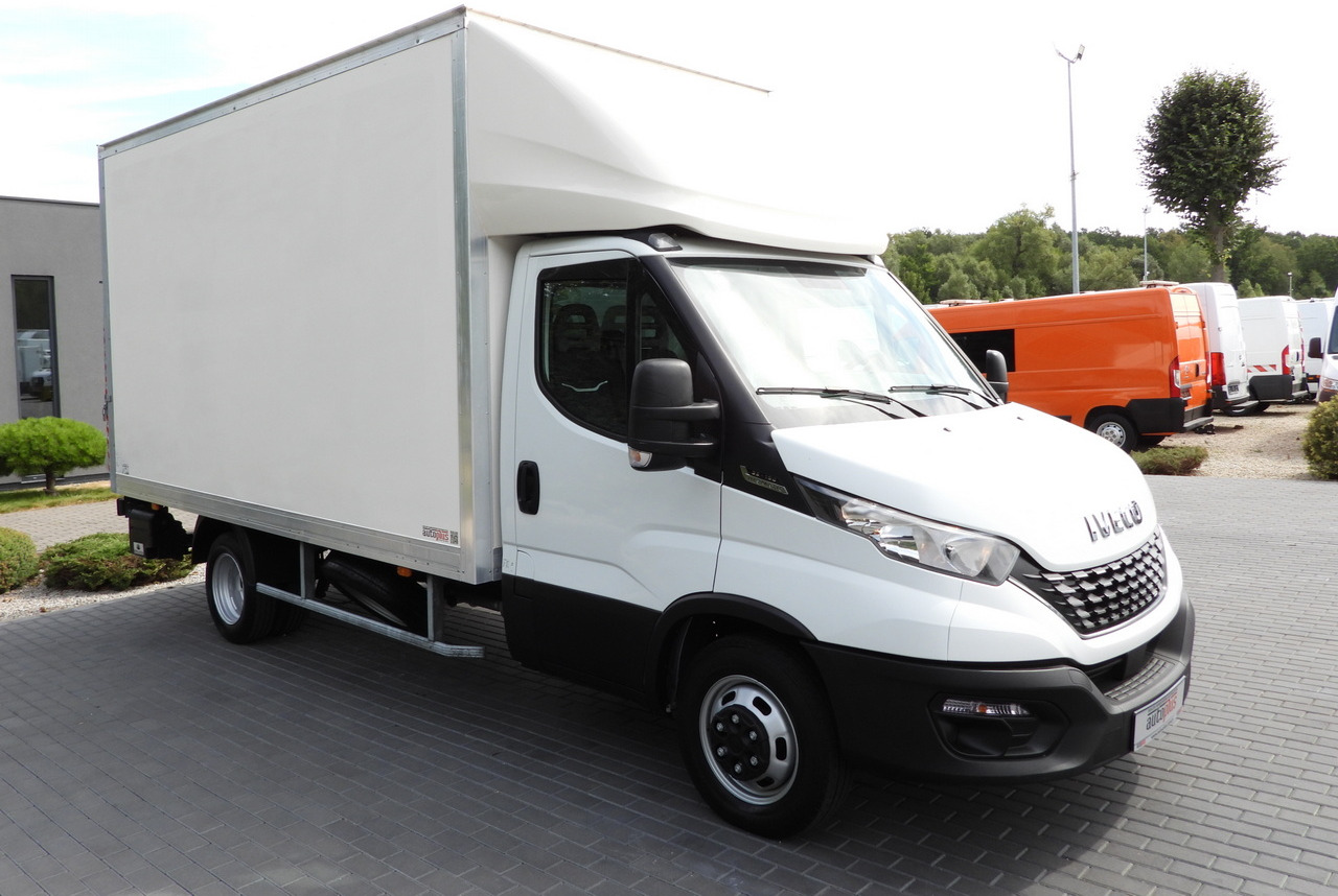IVECO DAILY 35C16 BOX LIFT 8 PALLETS CRUISE CONTROL AUTOMATIC TRANSMISSION HI-MATIC TWIN WHEELS AIR CONDITIONING 160HP - Furgoneta caja cerrada: foto 4 IVECO DAILY 35C16 BOX LIFT 8 PALLETS CRUISE CONTROL AUTOMATIC TRANSMISSION HI-MATIC TWIN WHEELS AIR CONDITIONING 160HP - Furgoneta caja cerrada: foto 4
