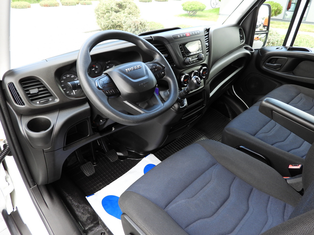 IVECO DAILY 35C16 BOX LIFT 8 PALLETS CRUISE CONTROL TWIN WHEELS AIR CONDITIONING 160HP - Furgoneta caja cerrada: foto 2 IVECO DAILY 35C16 BOX LIFT 8 PALLETS CRUISE CONTROL TWIN WHEELS AIR CONDITIONING 160HP - Furgoneta caja cerrada: foto 2