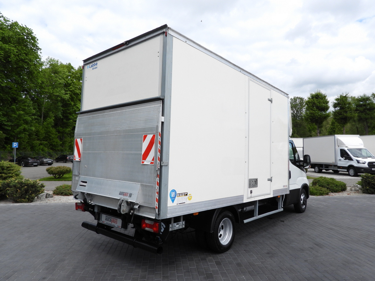 IVECO DAILY 35C16 BOX LIFT 8 PALLETS CRUISE CONTROL TWIN WHEELS AIR CONDITIONING  160HP - Furgoneta caja cerrada: foto 3 IVECO DAILY 35C16 BOX LIFT 8 PALLETS CRUISE CONTROL TWIN WHEELS AIR CONDITIONING  160HP - Furgoneta caja cerrada: foto 3