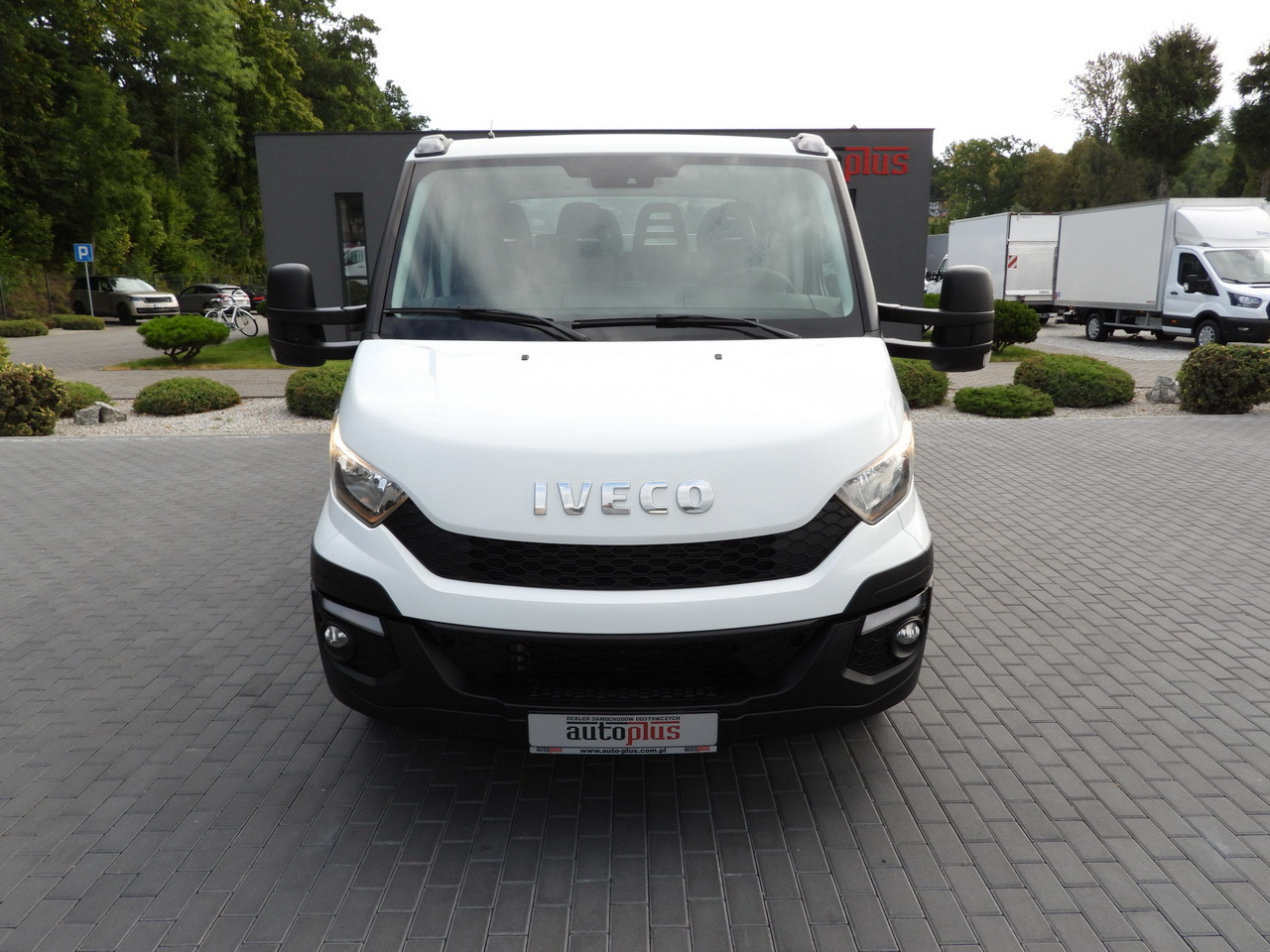 IVECO DAILY 35C17 STAKE BODY DOUBLE CABIN DOKA 7 SEATS CRUISE CONTROL TWIN WHEELS AIR CONDITIONING 170HP - Furgoneta combi: foto 5 IVECO DAILY 35C17 STAKE BODY DOUBLE CABIN DOKA 7 SEATS CRUISE CONTROL TWIN WHEELS AIR CONDITIONING 170HP - Furgoneta combi: foto 5