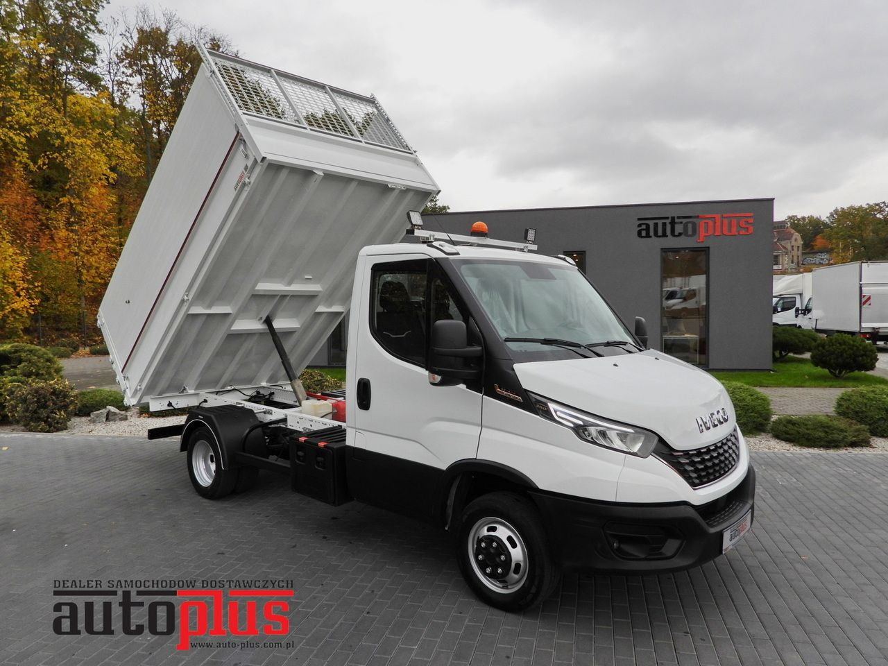IVECO DAILY 35C21 TIPPER CRUISE CONTROL NAVIGATION LED LIGHTS AUTOMATIC TRANSMISSION TWIN WHEELS AIR CONDITIONING 210HP - Furgoneta basculante: foto 1 IVECO DAILY 35C21 TIPPER CRUISE CONTROL NAVIGATION LED LIGHTS AUTOMATIC TRANSMISSION TWIN WHEELS AIR CONDITIONING 210HP - Furgoneta basculante: foto 1
