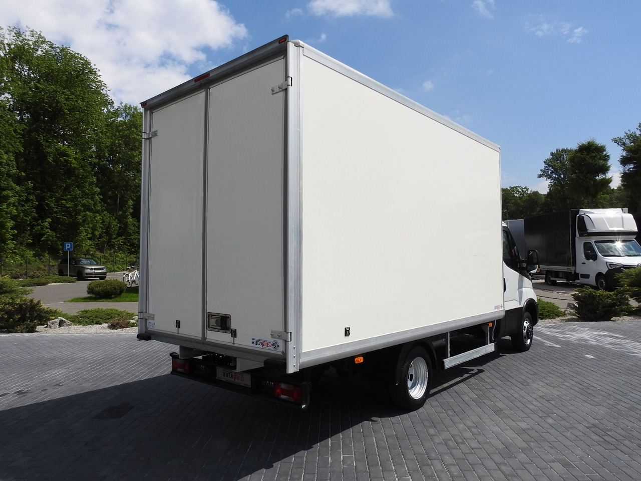 IVECO DAILY 35S14 8 PALLETS CRUISE CONTROL TWIN WHEELS AIR CONDITIONING 140HP - Furgoneta caja cerrada: foto 3 IVECO DAILY 35S14 8 PALLETS CRUISE CONTROL TWIN WHEELS AIR CONDITIONING 140HP - Furgoneta caja cerrada: foto 3