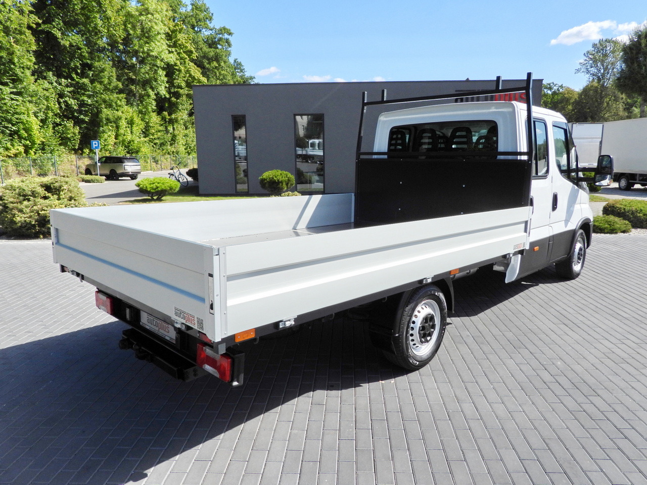 IVECO DAILY 35S14 STAKE BODY DOUBLE CABIN DOKA 7 SEATS CRUISE CONTROL AIR CONDITIONING 135HP - Furgoneta caja abierta: foto 3 IVECO DAILY 35S14 STAKE BODY DOUBLE CABIN DOKA 7 SEATS CRUISE CONTROL AIR CONDITIONING 135HP - Furgoneta caja abierta: foto 3
