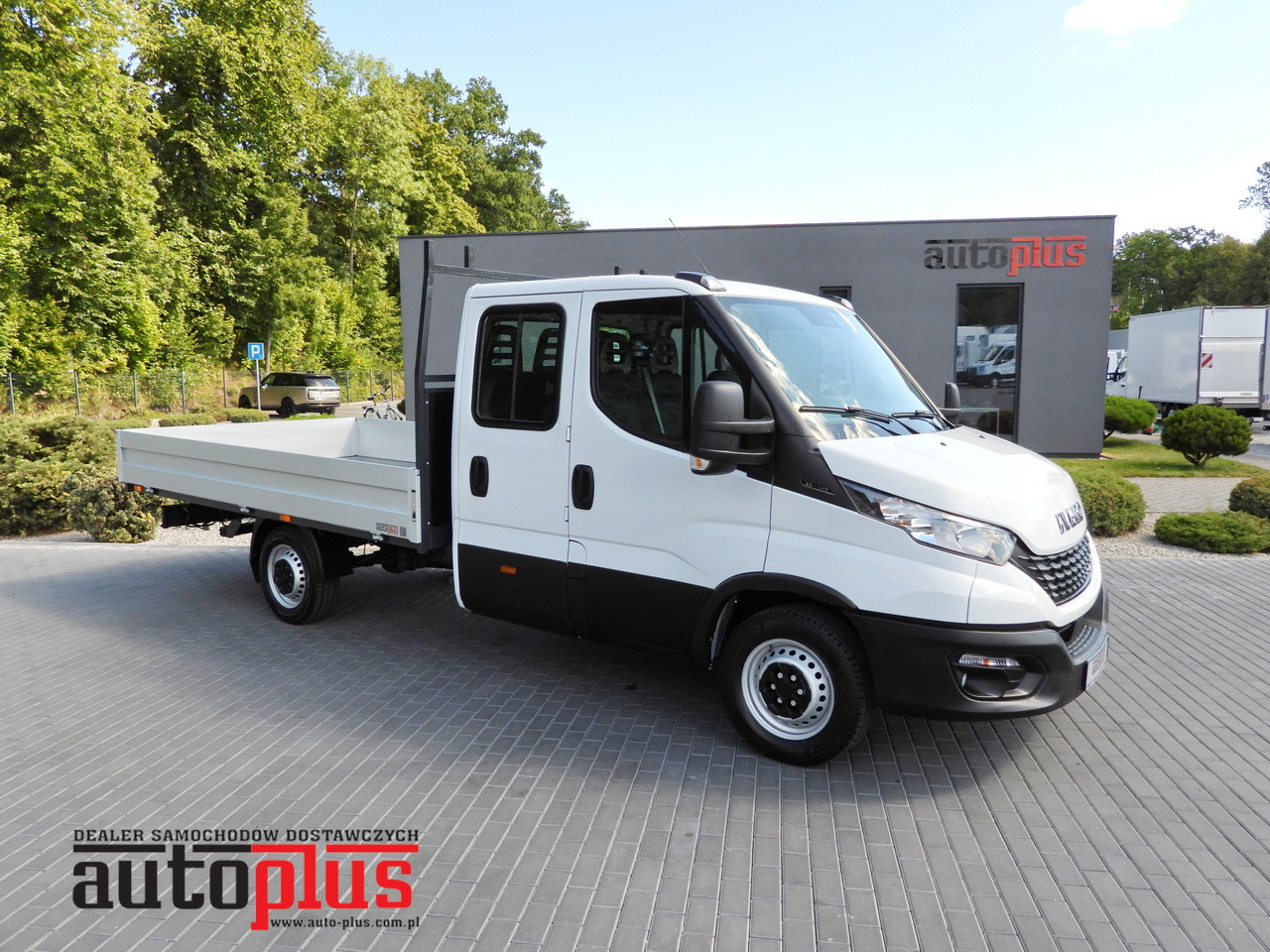 IVECO DAILY 35S14 STAKE BODY DOUBLE CABIN DOKA 7 SEATS CRUISE CONTROL AIR CONDITIONING 135HP - Furgoneta caja abierta: foto 1 IVECO DAILY 35S14 STAKE BODY DOUBLE CABIN DOKA 7 SEATS CRUISE CONTROL AIR CONDITIONING 135HP - Furgoneta caja abierta: foto 1
