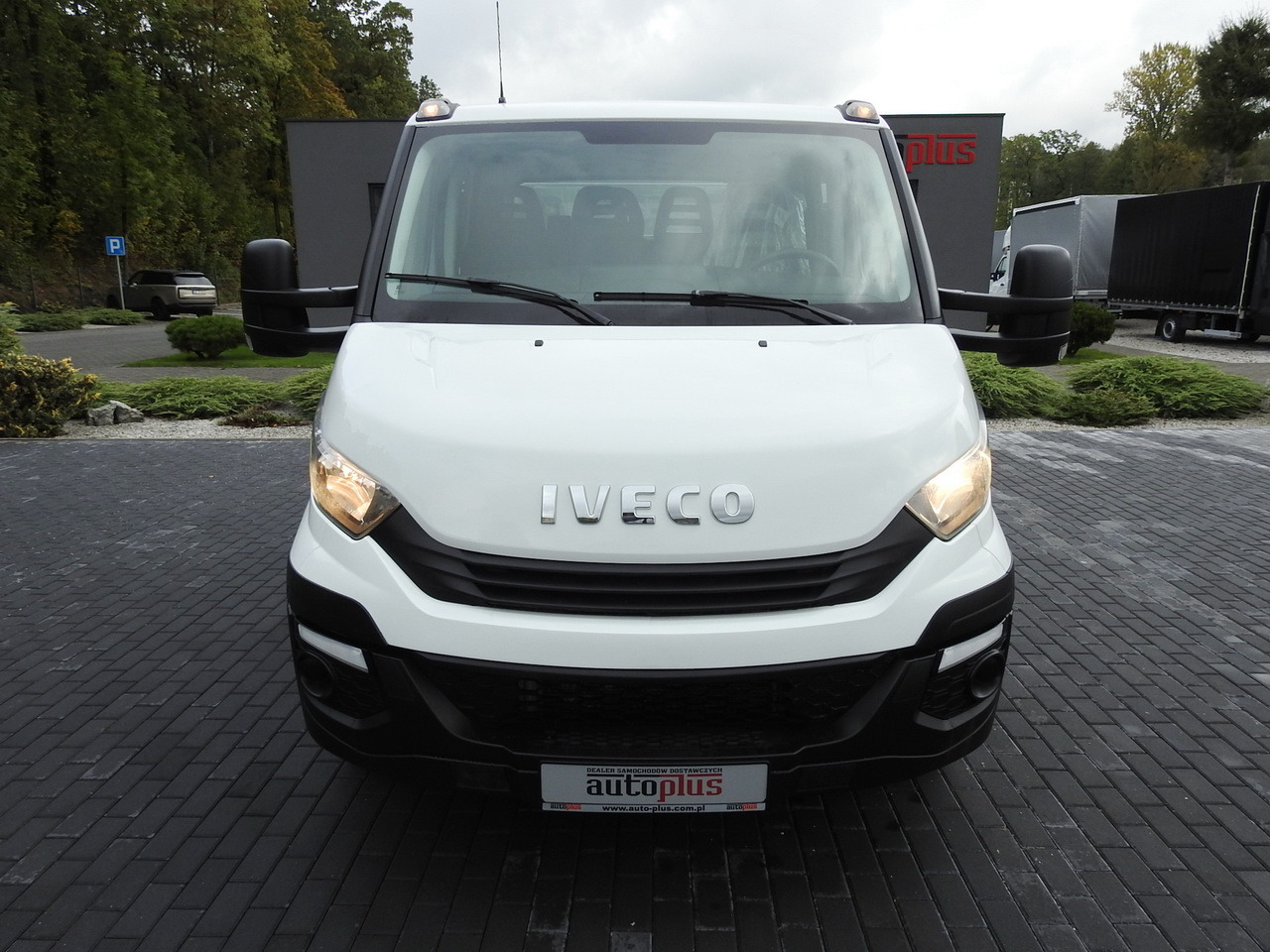 IVECO DAILY 35S15 STAKE BODY DOUBLE CABIN DOKA 7 SEATS AIR CONDITIONING 150HP - Furgoneta combi: foto 5 IVECO DAILY 35S15 STAKE BODY DOUBLE CABIN DOKA 7 SEATS AIR CONDITIONING 150HP - Furgoneta combi: foto 5