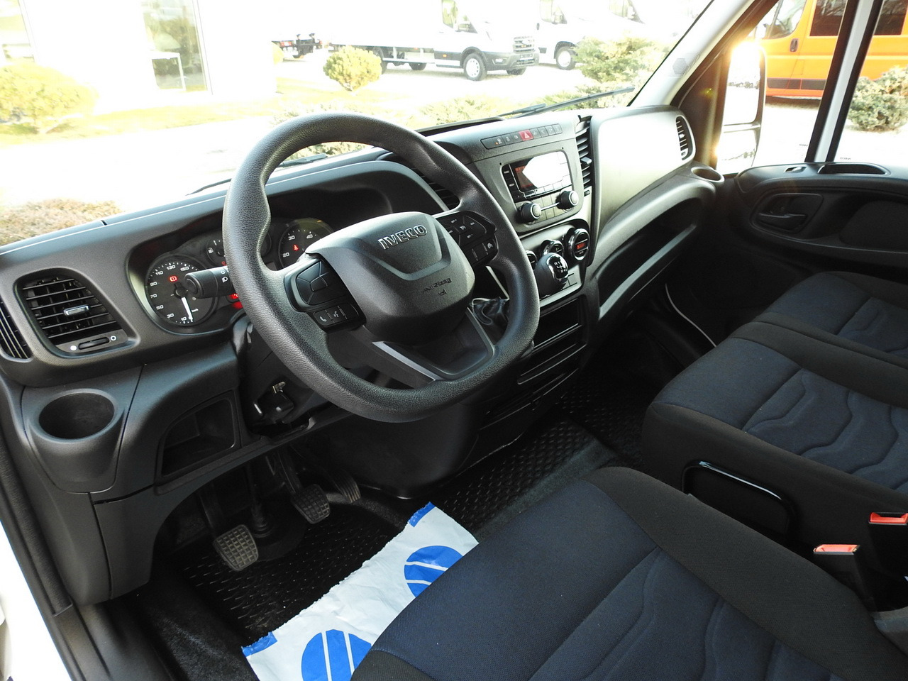 IVECO DAILY 35S16 BOX LIFT 8 PALLETS CRUISE CONTROL AIR CONDITIONING TWIN WHEELS 160HP - Furgoneta caja cerrada: foto 2 IVECO DAILY 35S16 BOX LIFT 8 PALLETS CRUISE CONTROL AIR CONDITIONING TWIN WHEELS 160HP - Furgoneta caja cerrada: foto 2