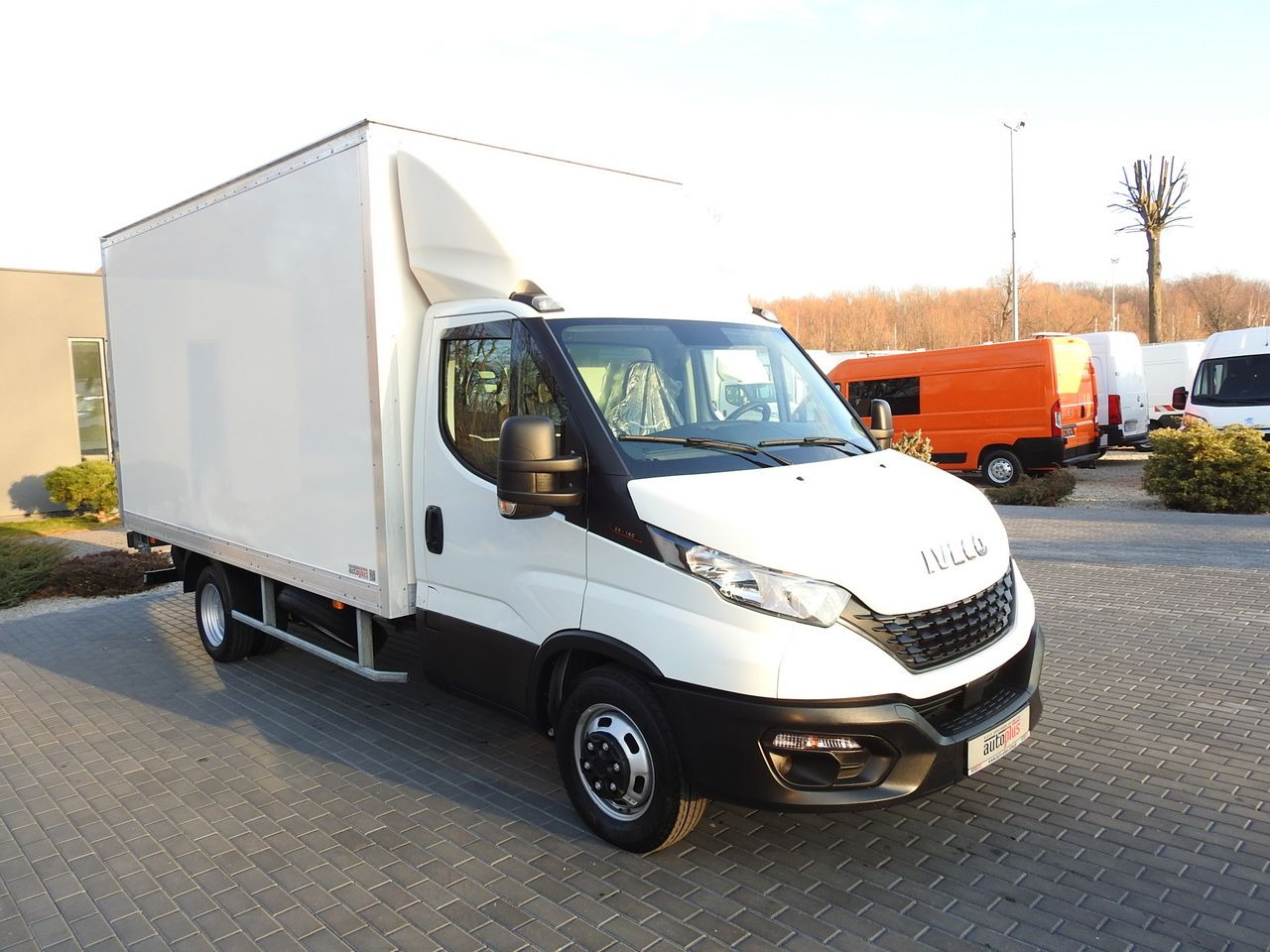IVECO DAILY 35S16 BOX LIFT 8 PALLETS CRUISE CONTROL AIR CONDITIONING TWIN WHEELS  160HP - Furgoneta caja cerrada: foto 4 IVECO DAILY 35S16 BOX LIFT 8 PALLETS CRUISE CONTROL AIR CONDITIONING TWIN WHEELS  160HP - Furgoneta caja cerrada: foto 4