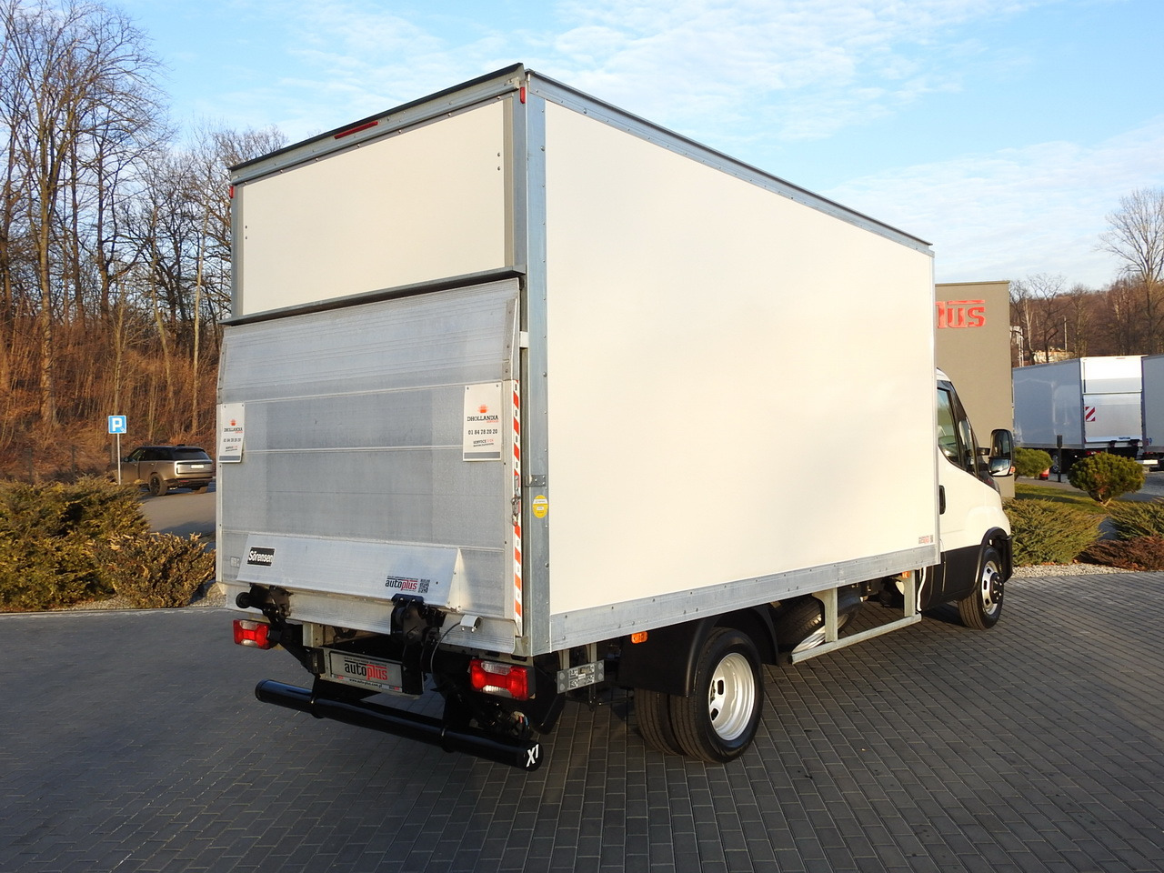 IVECO DAILY 35S16 BOX LIFT 8 PALLETS CRUISE CONTROL AIR CONDITIONING TWIN WHEELS 160HP - Furgoneta caja cerrada: foto 3 IVECO DAILY 35S16 BOX LIFT 8 PALLETS CRUISE CONTROL AIR CONDITIONING TWIN WHEELS 160HP - Furgoneta caja cerrada: foto 3
