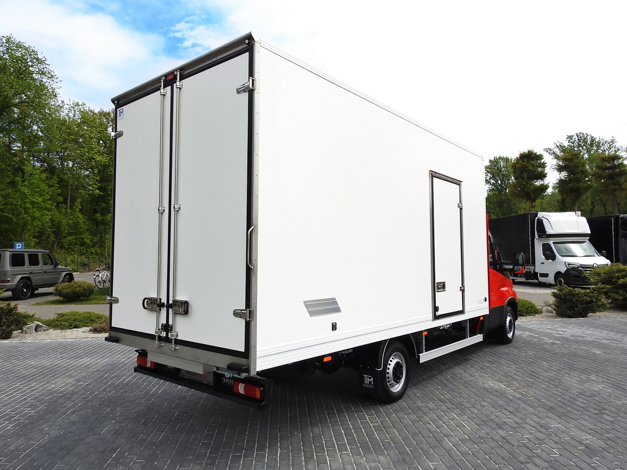 IVECO DAILY 35S18 NEW BOX 10 PALLETS CRUISE CONTROL NAVIGATION AIR CONDITIONING LED LIGHTS GUARANTEE 180HP - Furgoneta caja cerrada: foto 3 IVECO DAILY 35S18 NEW BOX 10 PALLETS CRUISE CONTROL NAVIGATION AIR CONDITIONING LED LIGHTS GUARANTEE 180HP - Furgoneta caja cerrada: foto 3
