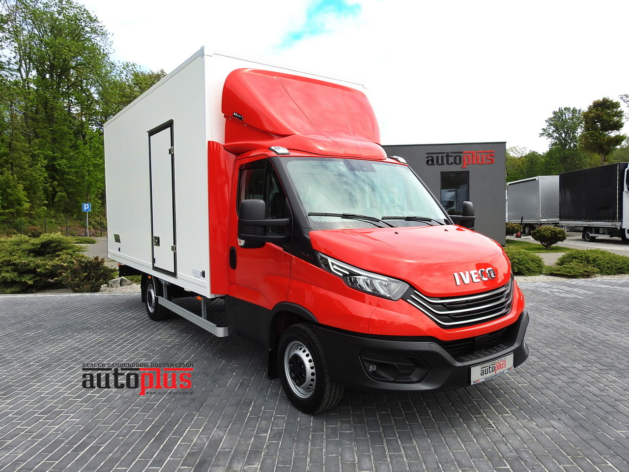 IVECO DAILY 35S18 NEW BOX 10 PALLETS CRUISE CONTROL NAVIGATION AIR CONDITIONING LED LIGHTS GUARANTEE 180HP - Furgoneta frigorifica: foto 1 IVECO DAILY 35S18 NEW BOX 10 PALLETS CRUISE CONTROL NAVIGATION AIR CONDITIONING LED LIGHTS GUARANTEE 180HP - Furgoneta frigorifica: foto 1