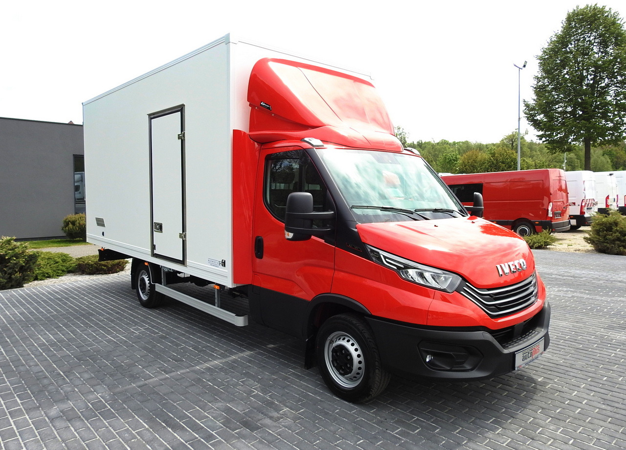 IVECO DAILY 35S18 NEW BOX 10 PALLETS CRUISE CONTROL NAVIGATION AIR CONDITIONING LED LIGHTS GUARANTEE 180HP - Furgoneta caja cerrada: foto 4 IVECO DAILY 35S18 NEW BOX 10 PALLETS CRUISE CONTROL NAVIGATION AIR CONDITIONING LED LIGHTS GUARANTEE 180HP - Furgoneta caja cerrada: foto 4