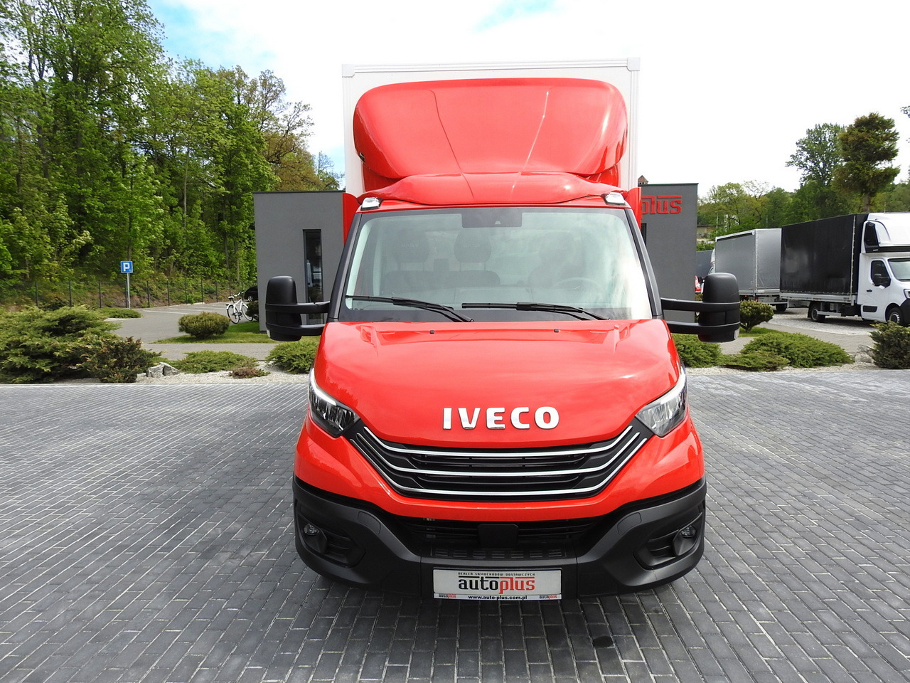 IVECO DAILY 35S18 NEW BOX 10 PALLETS CRUISE CONTROL NAVIGATION AIR CONDITIONING LED LIGHTS GUARANTEE 180HP - Furgoneta frigorifica: foto 5 IVECO DAILY 35S18 NEW BOX 10 PALLETS CRUISE CONTROL NAVIGATION AIR CONDITIONING LED LIGHTS GUARANTEE 180HP - Furgoneta frigorifica: foto 5