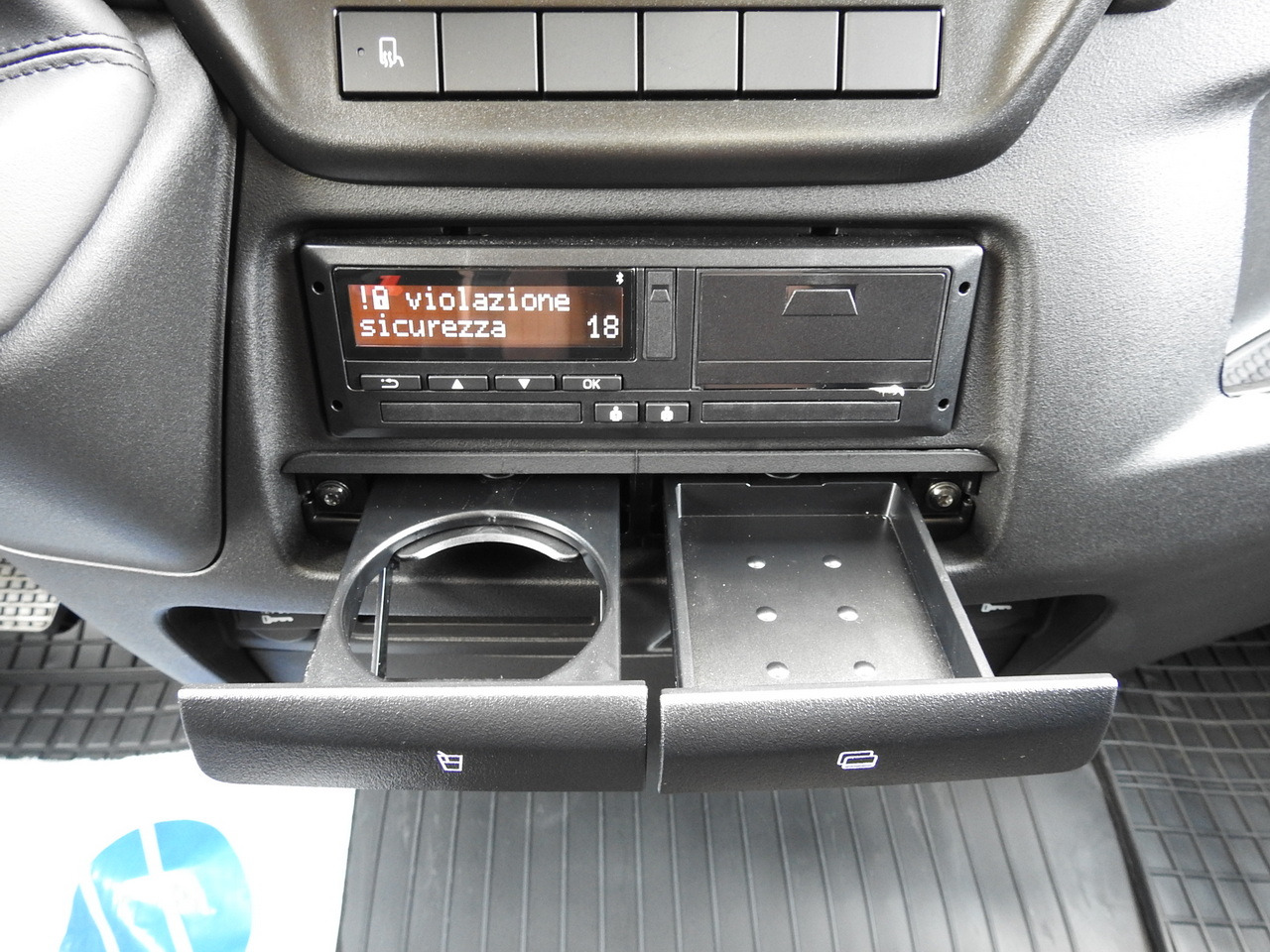 Arrendamiento de IVECO DAILY 35S18 NEW TARPAULIN 8 PALLETS CRUISE CONTROL NAVIGATION LED LIGHTS AUTOMATIC TRANSMISSION HI-MATIC MANUFACTURERS WARRANTY 180HP IVECO DAILY 35S18 NEW TARPAULIN 8 PALLETS CRUISE CONTROL NAVIGATION LED LIGHTS AUTOMATIC TRANSMISSION HI-MATIC MANUFACTURERS WARRANTY 180HP: foto 46 Arrendamiento de IVECO DAILY 35S18 NEW TARPAULIN 8 PALLETS CRUISE CONTROL NAVIGATION LED LIGHTS AUTOMATIC TRANSMISSION HI-MATIC MANUFACTURERS WARRANTY 180HP IVECO DAILY 35S18 NEW TARPAULIN 8 PALLETS CRUISE CONTROL NAVIGATION LED LIGHTS AUTOMATIC TRANSMISSION HI-MATIC MANUFACTURERS WARRANTY 180HP: foto 46