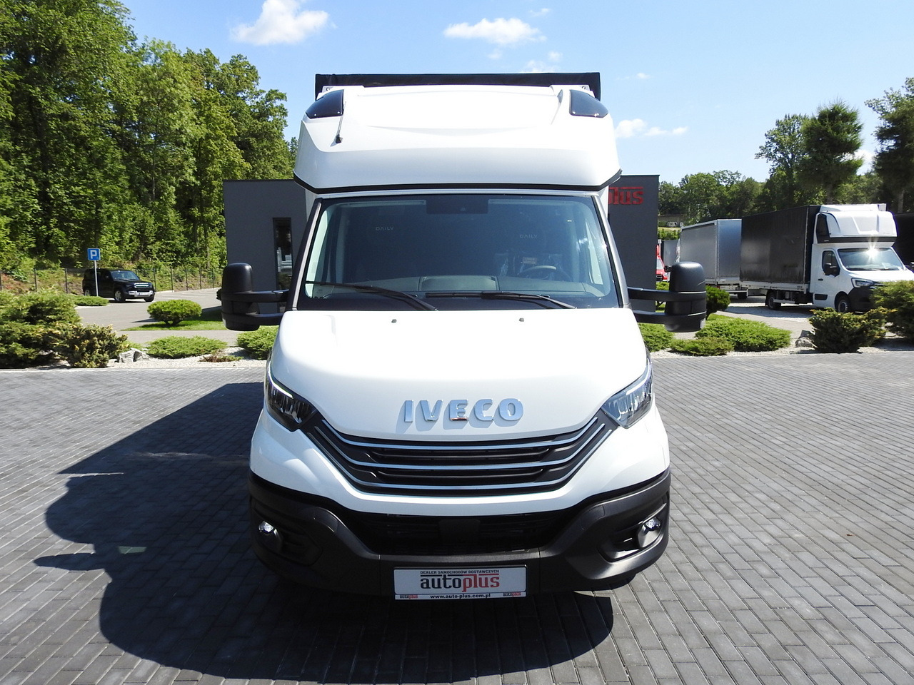 IVECO DAILY 35S18 NEW TARPAULIN 8 PALLETS CRUISE CONTROL NAVIGATION LED LIGHTS AUTOMATIC TRANSMISSION HI-MATIC MANUFACTURERS WARRANTY 180HP - Furgoneta con lona: foto 5 IVECO DAILY 35S18 NEW TARPAULIN 8 PALLETS CRUISE CONTROL NAVIGATION LED LIGHTS AUTOMATIC TRANSMISSION HI-MATIC MANUFACTURERS WARRANTY 180HP - Furgoneta con lona: foto 5