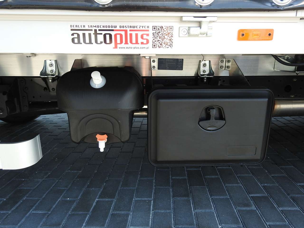 Arrendamiento de IVECO DAILY 35S18 NEW TARPAULIN 8 PALLETS CRUISE CONTROL NAVIGATION LED LIGHTS AUTOMATIC TRANSMISSION HI-MATIC MANUFACTURERS WARRANTY 180HP IVECO DAILY 35S18 NEW TARPAULIN 8 PALLETS CRUISE CONTROL NAVIGATION LED LIGHTS AUTOMATIC TRANSMISSION HI-MATIC MANUFACTURERS WARRANTY 180HP: foto 27 Arrendamiento de IVECO DAILY 35S18 NEW TARPAULIN 8 PALLETS CRUISE CONTROL NAVIGATION LED LIGHTS AUTOMATIC TRANSMISSION HI-MATIC MANUFACTURERS WARRANTY 180HP IVECO DAILY 35S18 NEW TARPAULIN 8 PALLETS CRUISE CONTROL NAVIGATION LED LIGHTS AUTOMATIC TRANSMISSION HI-MATIC MANUFACTURERS WARRANTY 180HP: foto 27