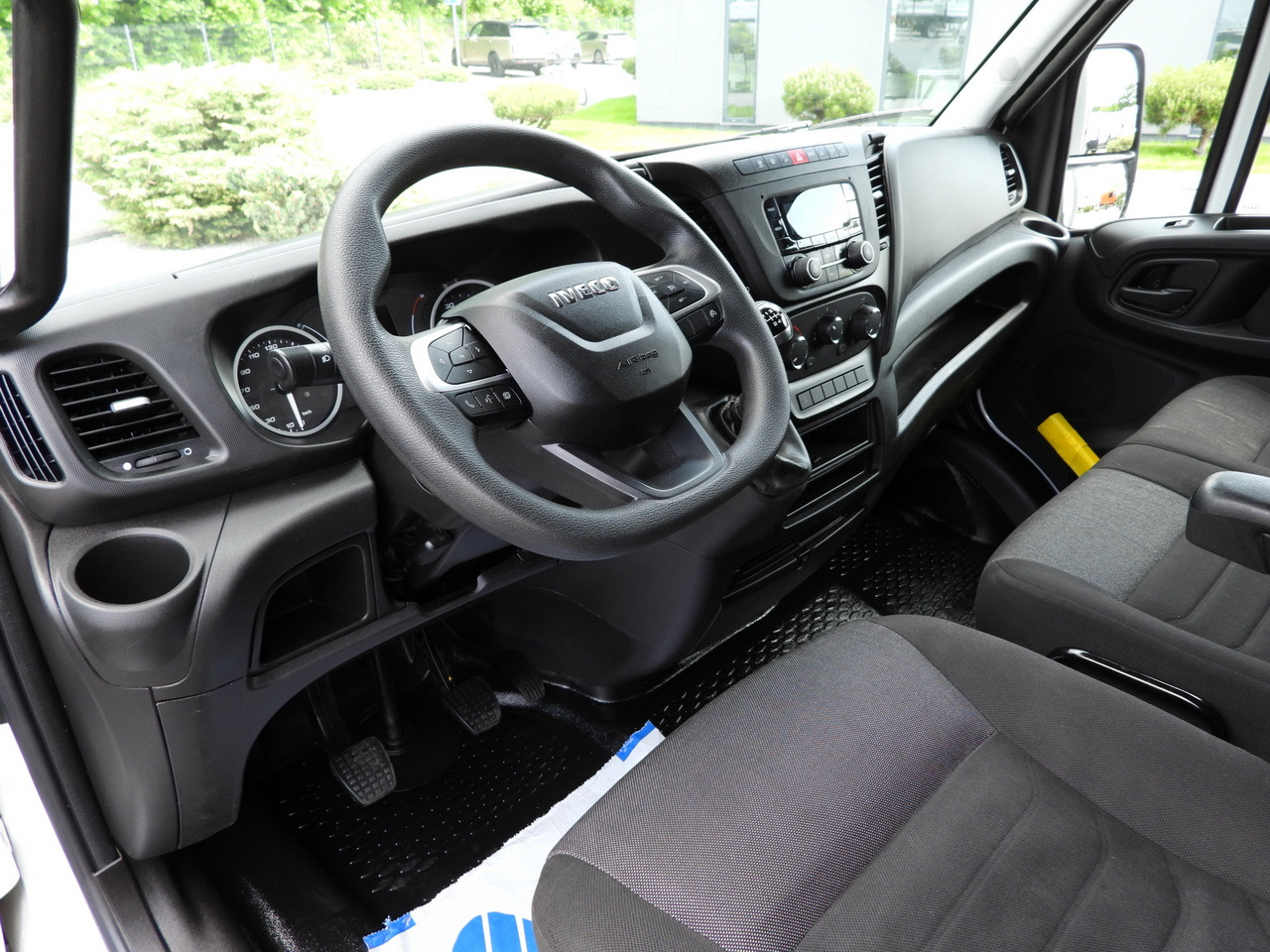 IVECO DAILY 35S18 TARPAULIN 10 PALLETS CRUISE CONTROL LED LIGHTS AIR CONDITIONING 180HP - Furgoneta con lona: foto 2 IVECO DAILY 35S18 TARPAULIN 10 PALLETS CRUISE CONTROL LED LIGHTS AIR CONDITIONING 180HP - Furgoneta con lona: foto 2