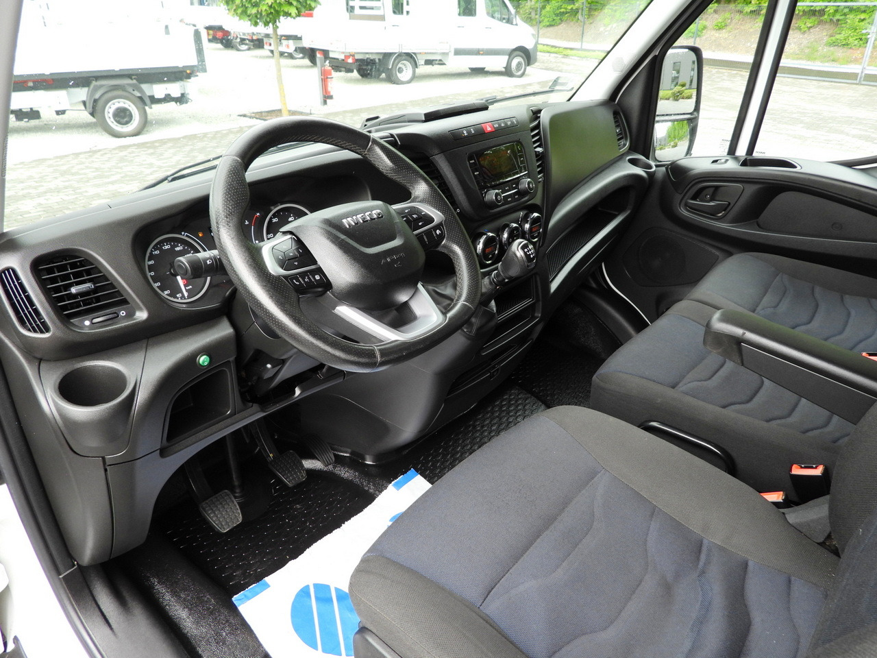 IVECO DAILY 35S18 TARPAULIN 10 PALLETS WEBASTO CRUISE CONTROL AIR CONDITIONING 180HP - Furgoneta con lona: foto 2 IVECO DAILY 35S18 TARPAULIN 10 PALLETS WEBASTO CRUISE CONTROL AIR CONDITIONING 180HP - Furgoneta con lona: foto 2
