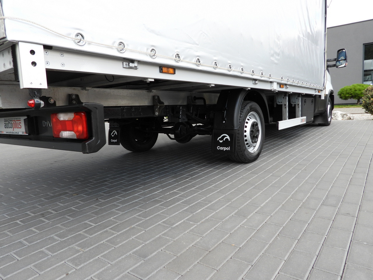 Furgoneta con lona IVECO DAILY 35S18 TARPAULIN 10 PALLETS WEBASTO CRUISE CONTROL NAVIGATION LED LIGHTS AIR CONDITIONING 180HP: foto 17 Furgoneta con lona IVECO DAILY 35S18 TARPAULIN 10 PALLETS WEBASTO CRUISE CONTROL NAVIGATION LED LIGHTS AIR CONDITIONING 180HP: foto 17